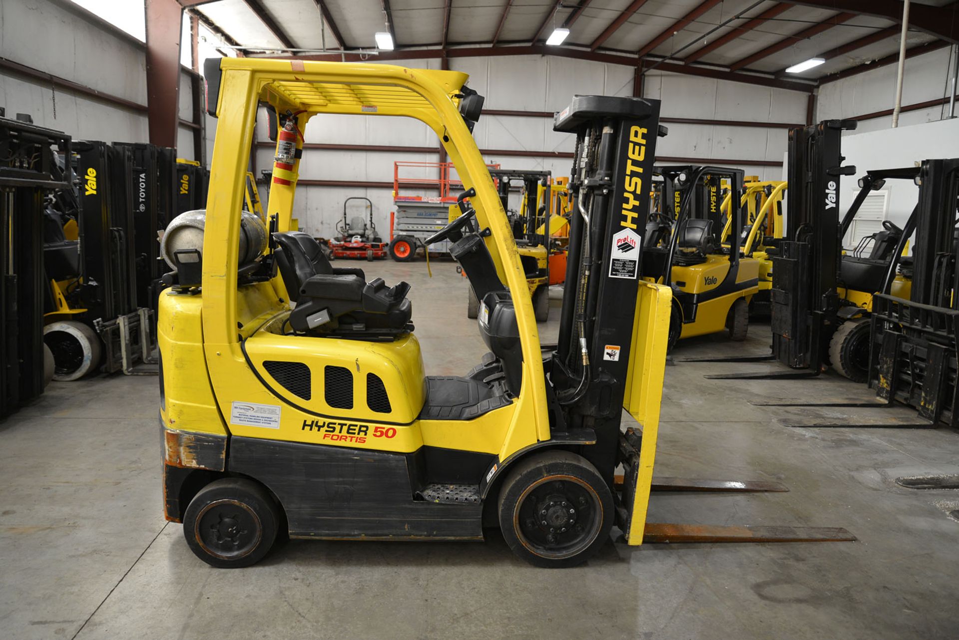 2008 HYSTER 5,000-LB., MODEL: S50FT, SN: F187V11105E, LPG, SOLID TIRES, 3-STAGE MAST, 189'' LIFT - Image 3 of 6