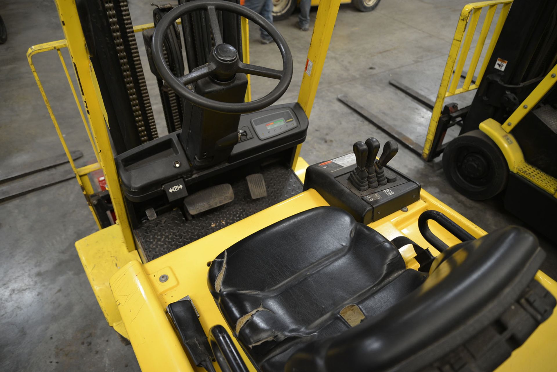 2003 HYSTER 6,500-LB., MODEL: E65XM2-40, SN: F108V27487A, 36V ELECTRIC, SOLID NON-MARKING TIRES, 4- - Image 5 of 6