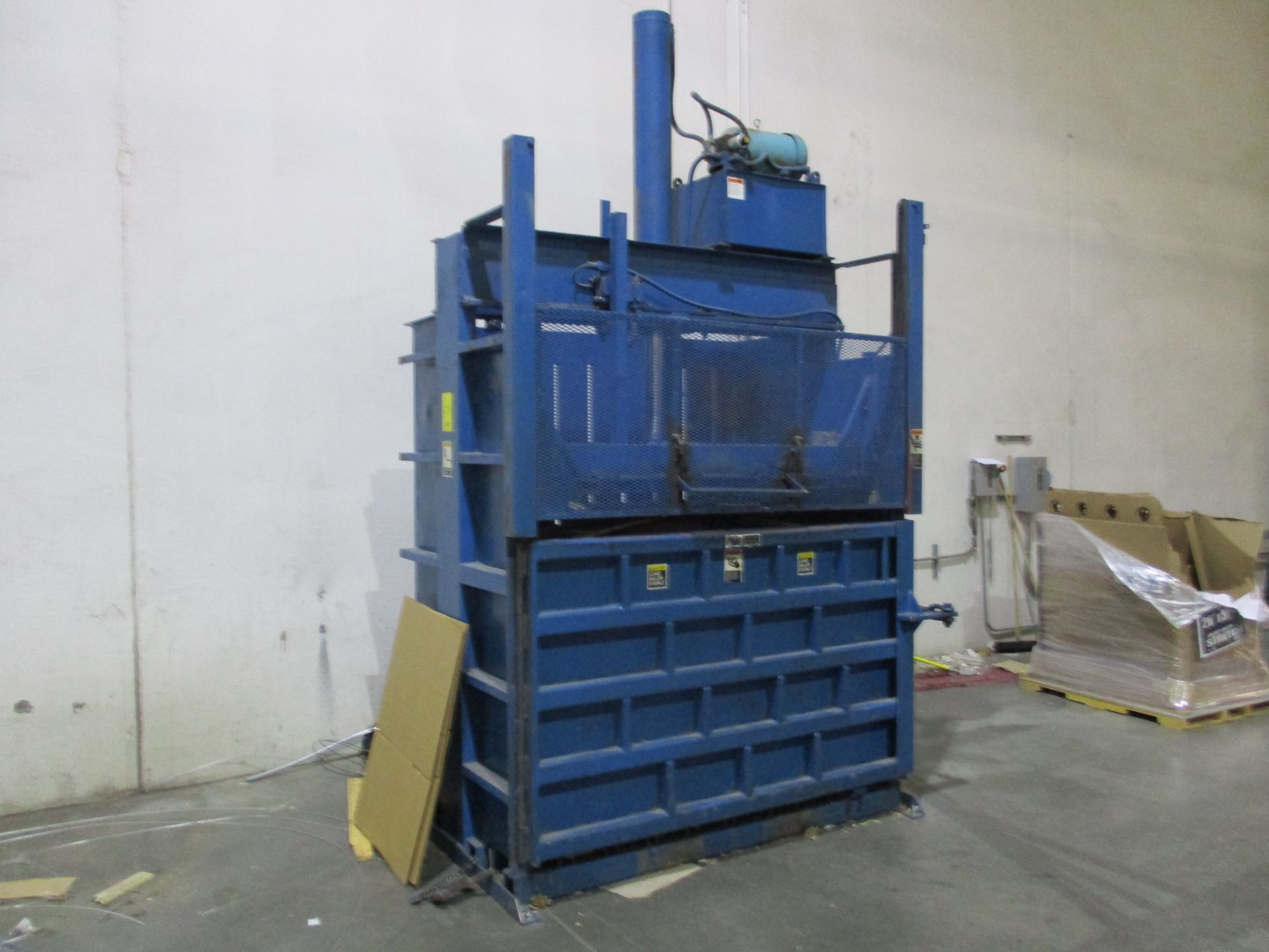 DOWN STROKE BALER, 45'' X 72''