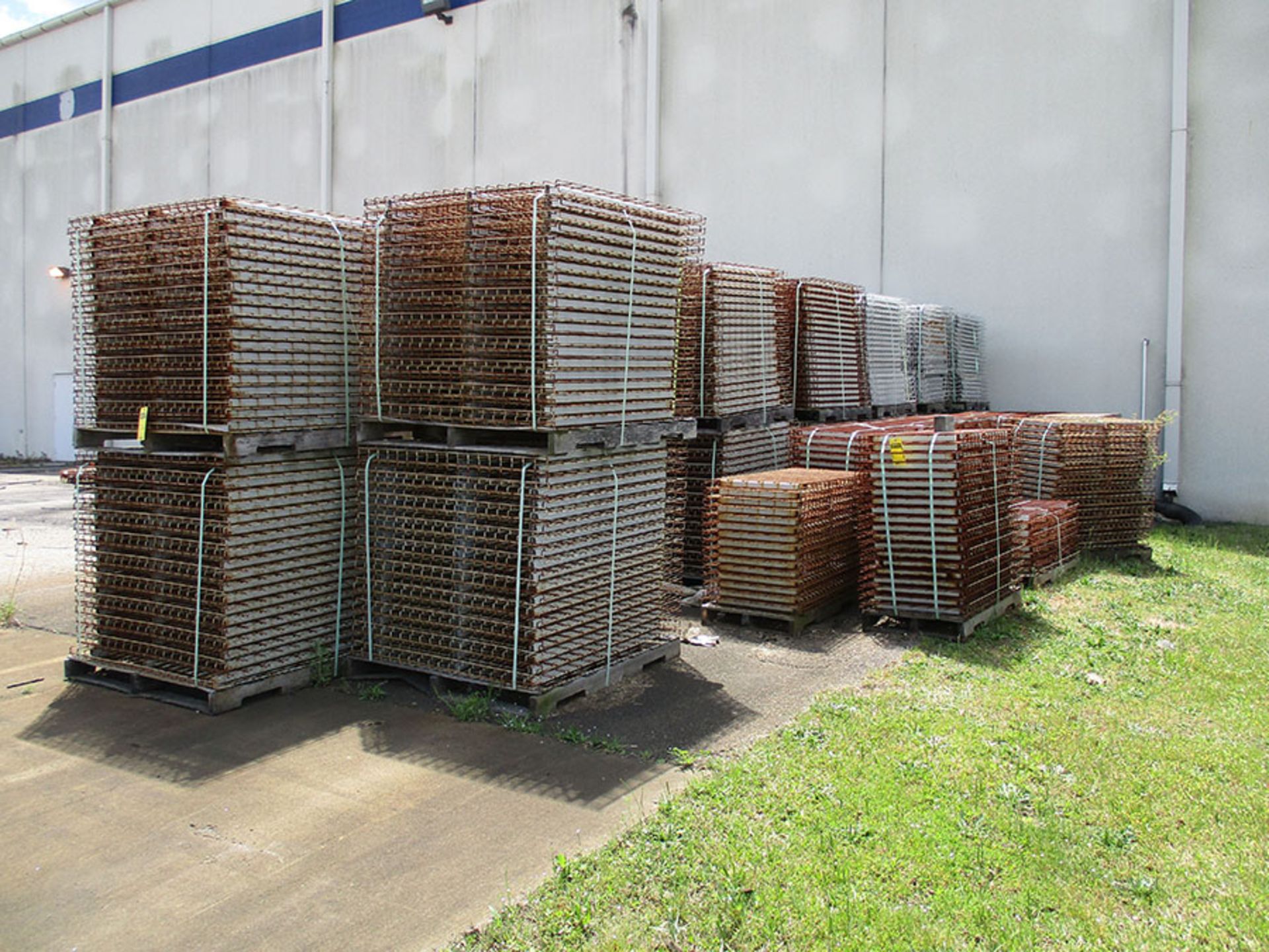 LOT OF WIRE MESH DECKS, 2' X 4' AND 46'' X 48''