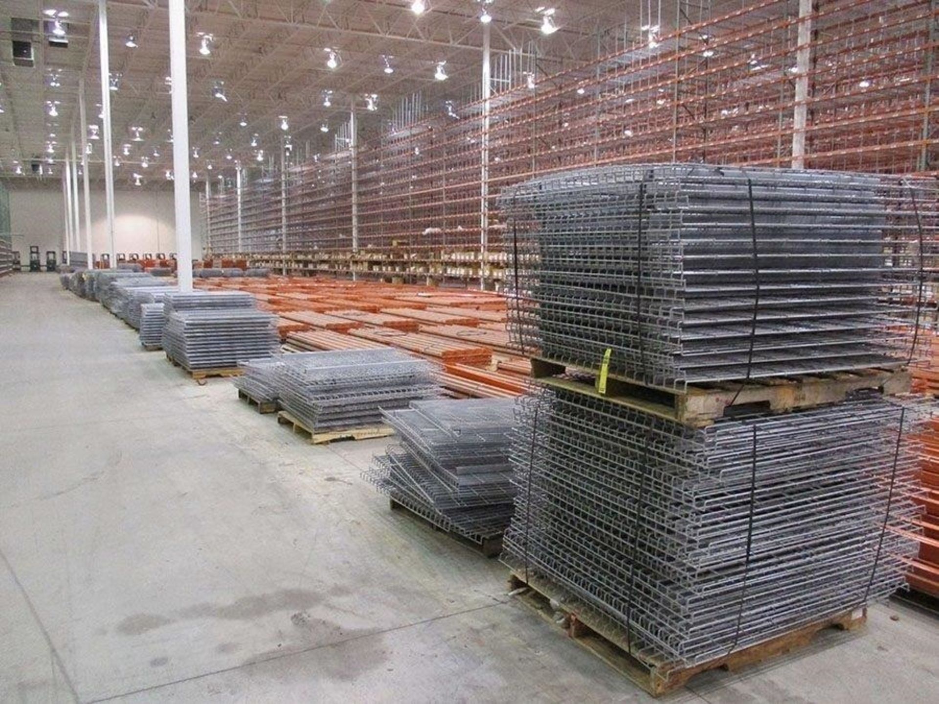 (APPROX. 276) 47'' X 48'' WIRE MESH DECKING