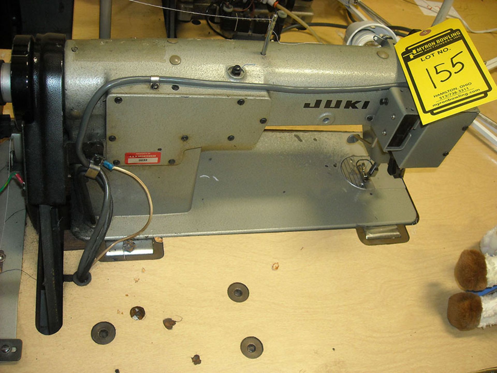 JUKI DDL-5554 INDUSTRIAL SEWING MACHINE WITH SINGLE NEEDLE AND LOCK STITCH, S/N DF08009