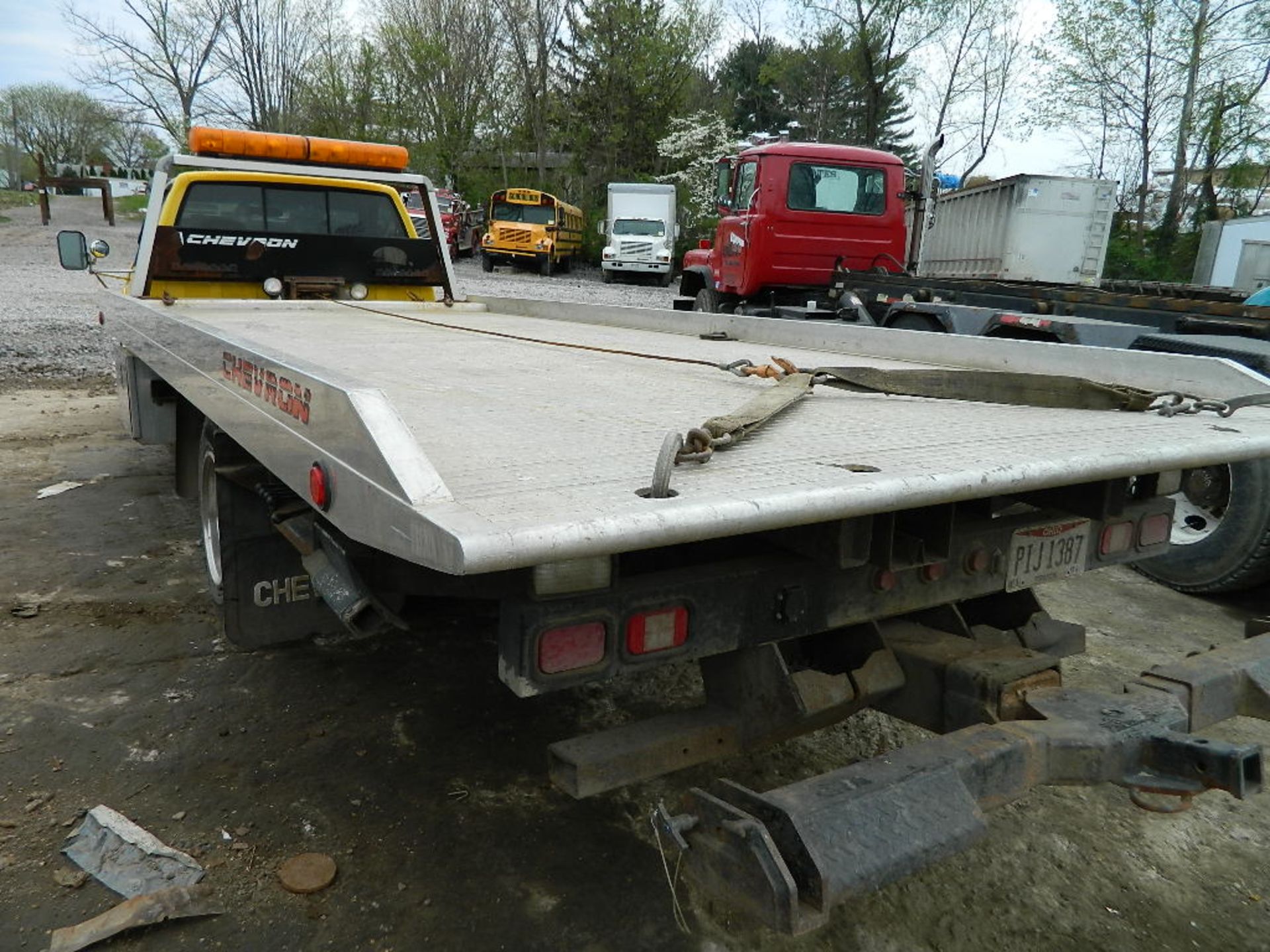 1995 CHEVROLET CHEYENNE ROLLBACK TRUCK, VIN# 1GBKC34N95J111753, GAS 454 ENGINE, 5-SPEED, 19' - Image 2 of 3