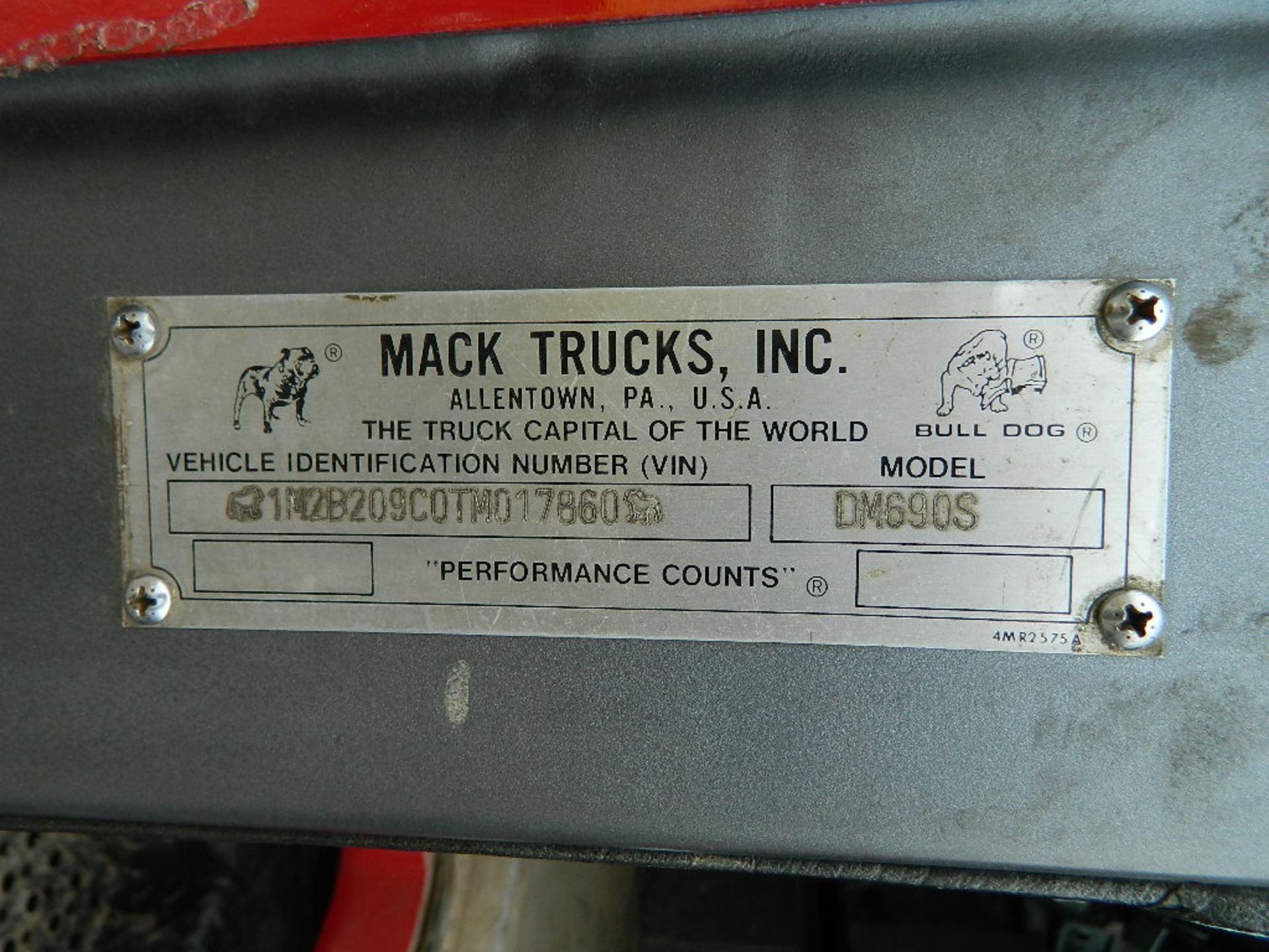 1996 MACK TRI-AXLE ROLL-OFF TRUCK, MODEL DM6905, VIN# 1M2B209C0TM017860, EM7-300 DIESEL, 18-SPEED, - Image 4 of 4