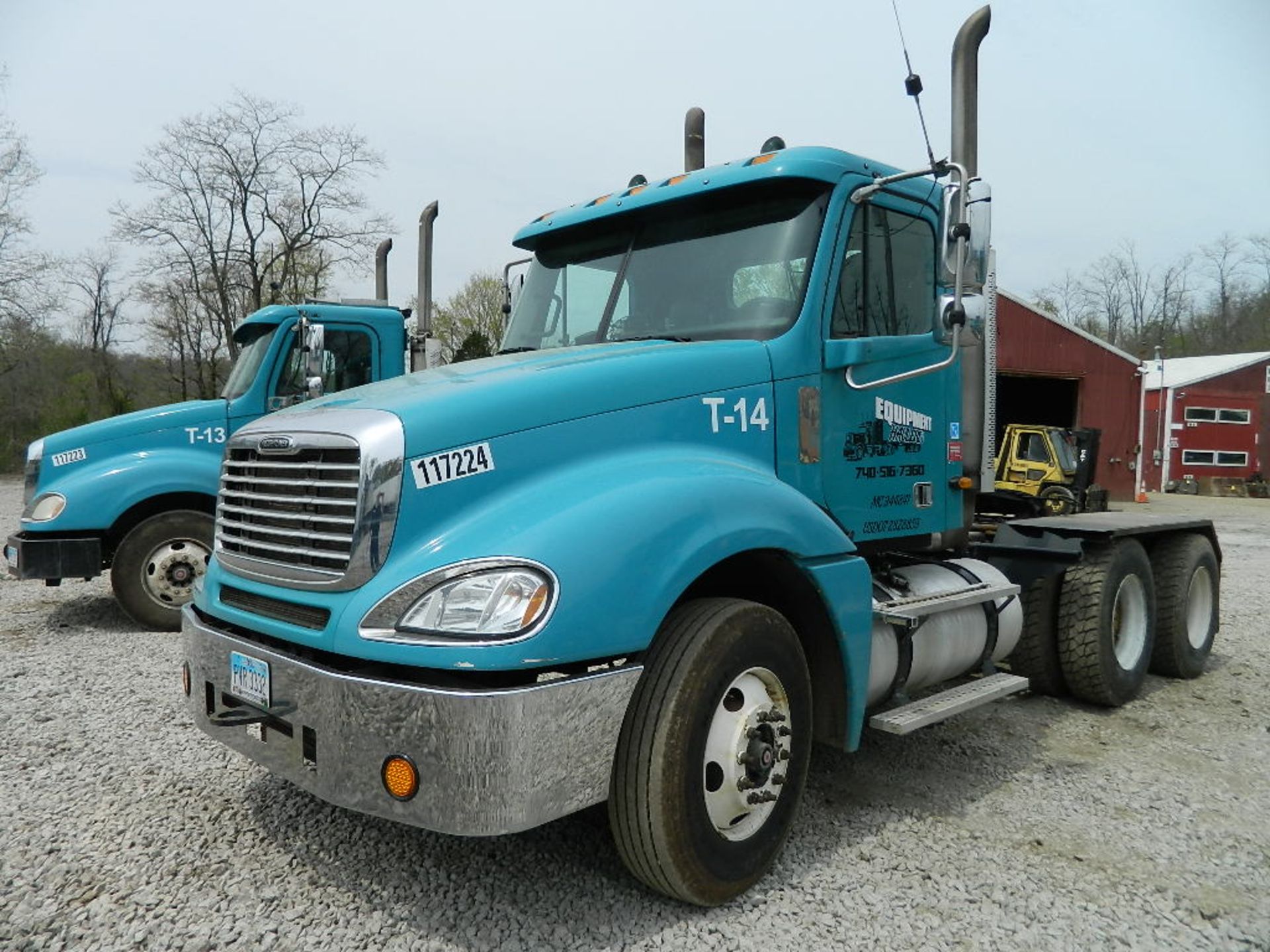 2004 FREIGHTLINER T/A DAY CAB TRUCK, CAT C15/435 DIESEL, 13-SPEED, WETLINE KIT, WITH 100-GALLON