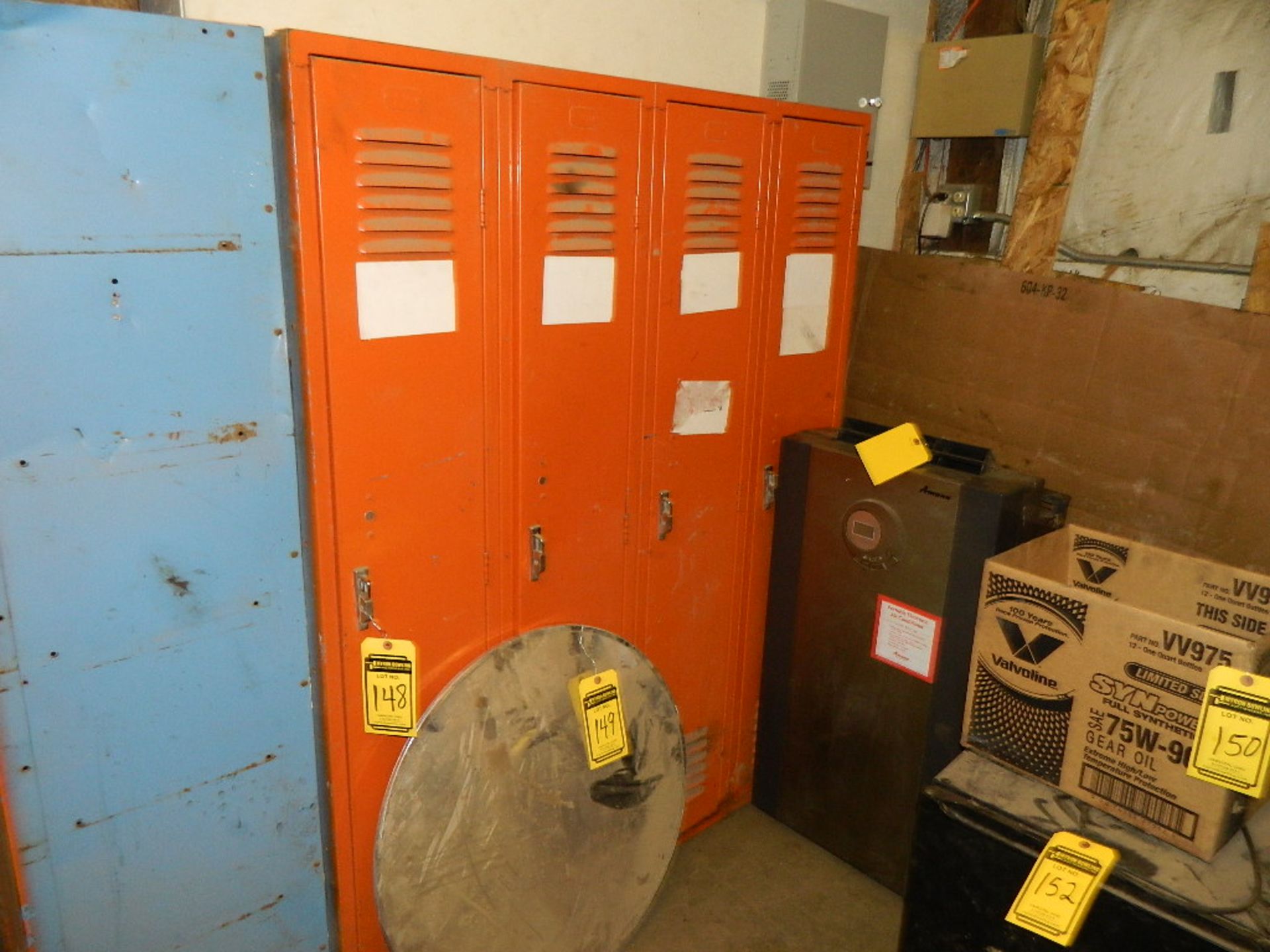 SET OF (4) LOCKERS