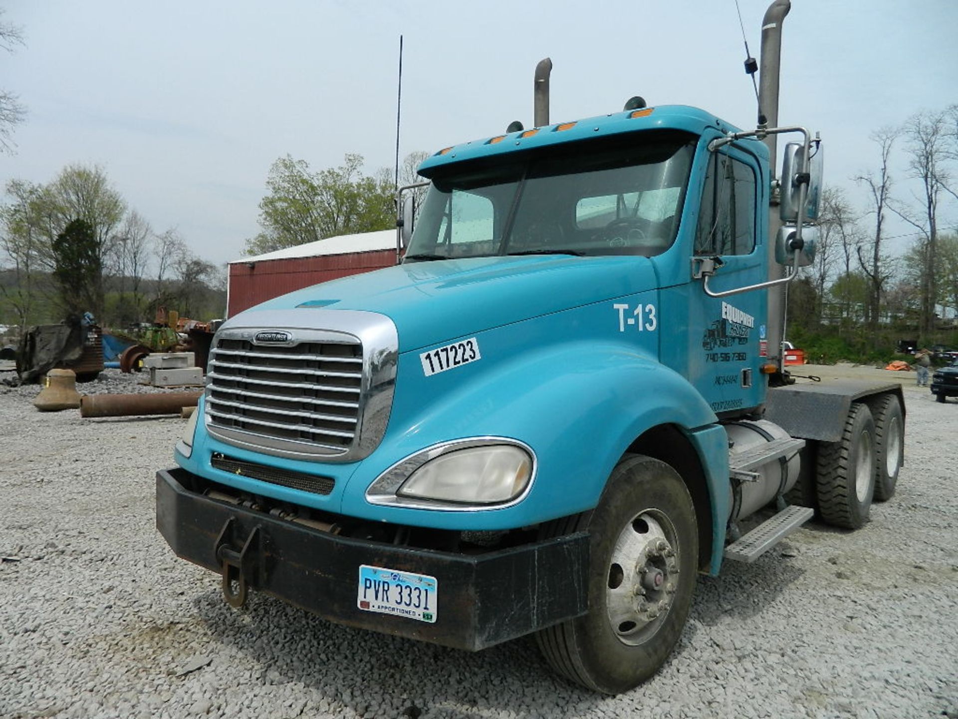 2004 FREIGHTLINER T/A DAY CAB TRUCK, CAT C15/435 DIESEL, 13-SPEED, WETLINE KIT, WITH 100-GALLON