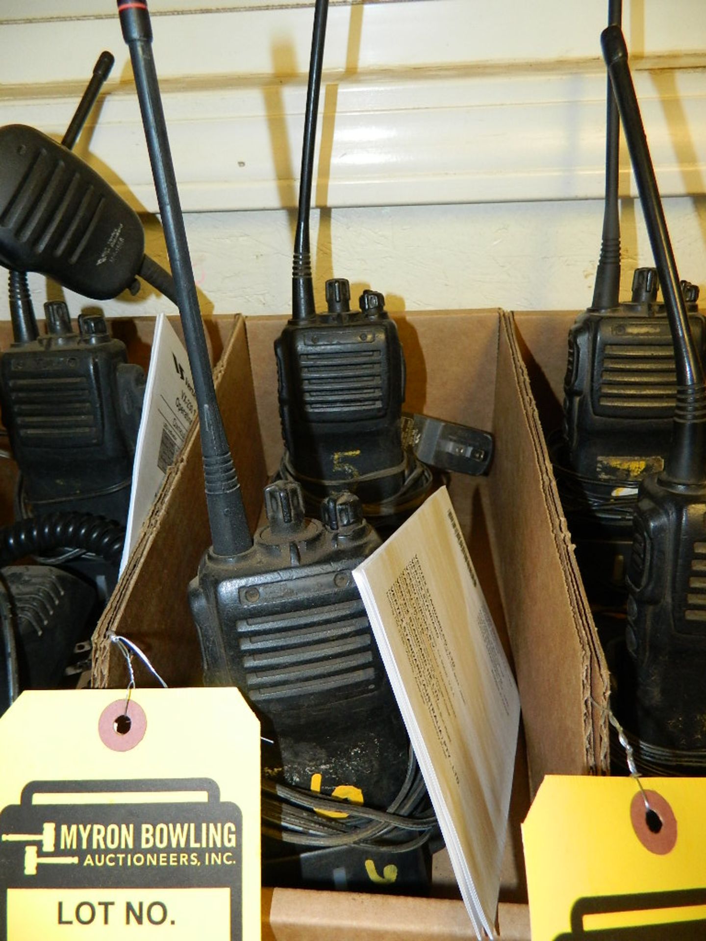 LOT OF VERTEX STANDARD 2-WAY RADIO AND CHARGER