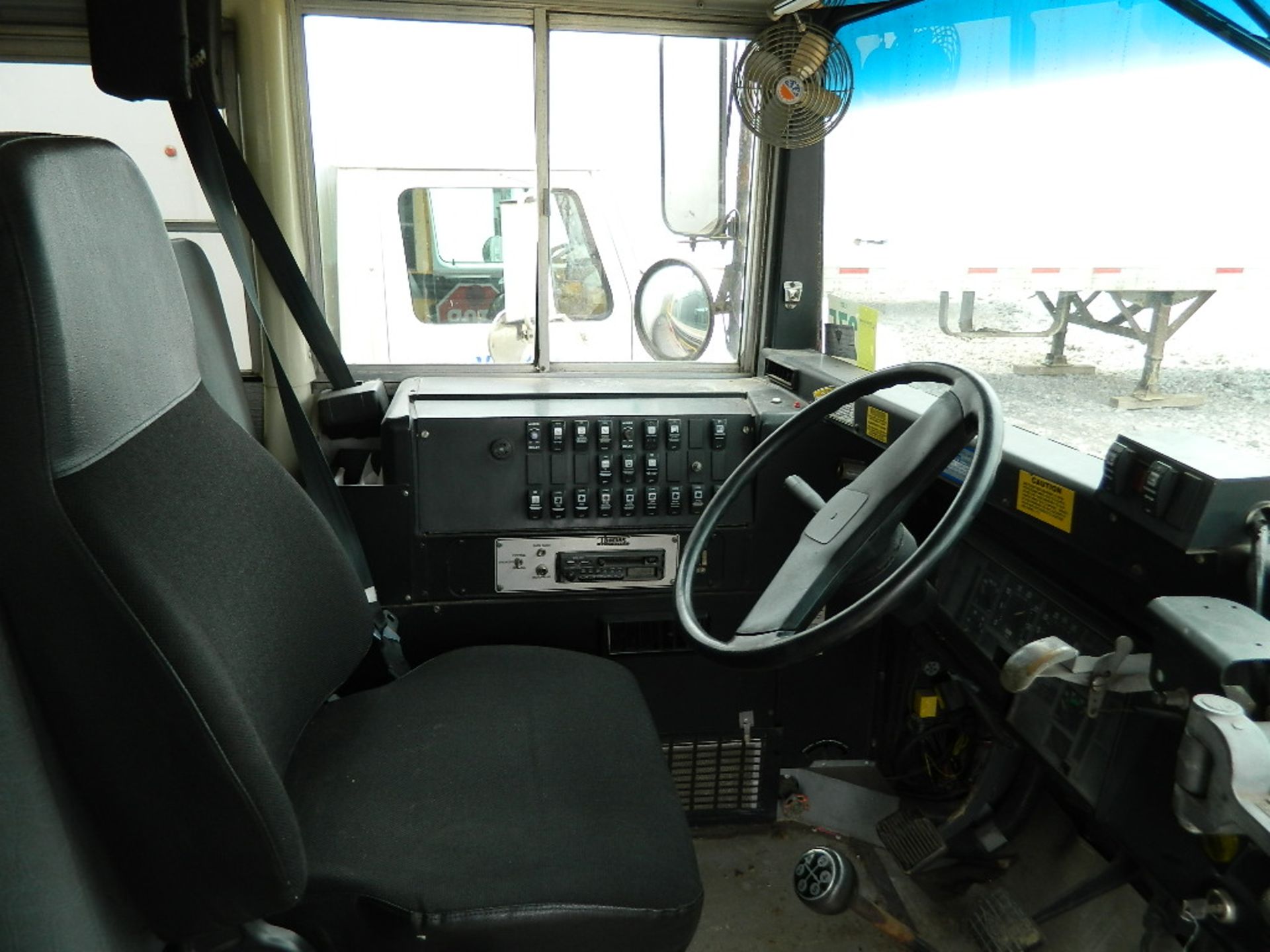 1997 INTERNATIONAL SCHOOL BUS, VIN# 1HVBBABNOVH441843, DIESEL, 5-SPEED, AM/FM, 128,556 MILES - Image 4 of 4