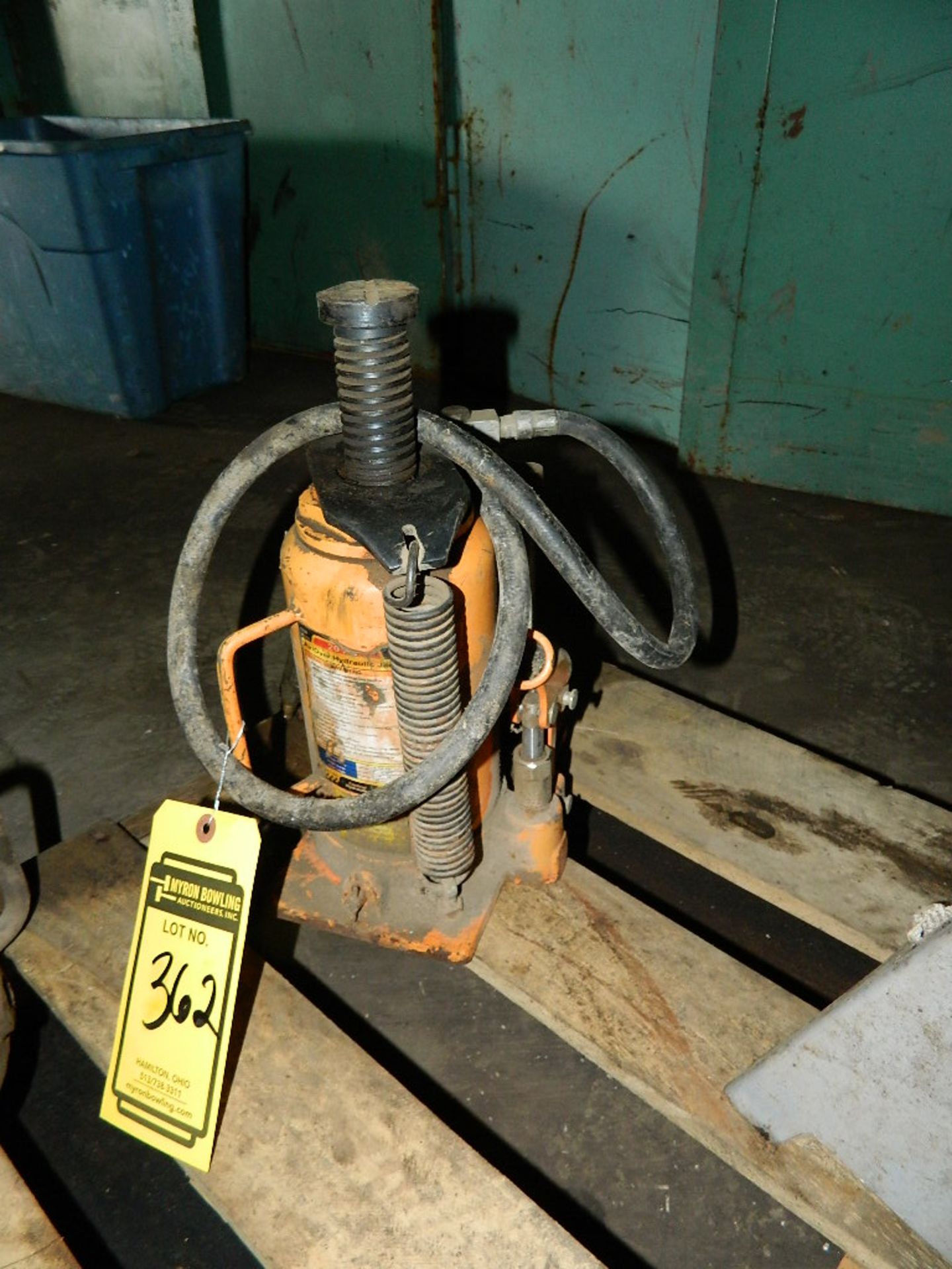 PNEUMATIC BOTTLE JACK