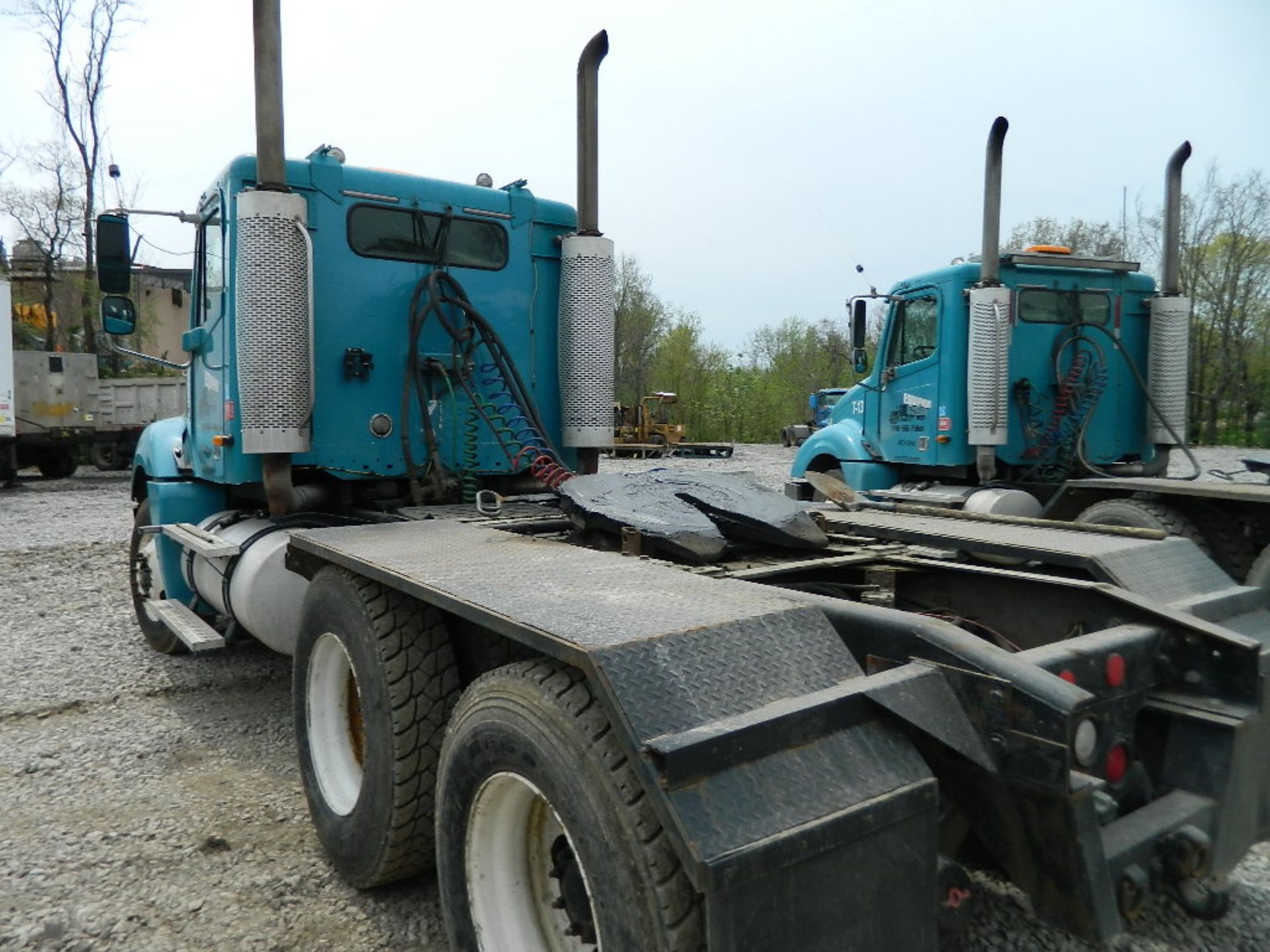 2004 FREIGHTLINER T/A DAY CAB TRUCK, CAT C15/435 DIESEL, 13-SPEED, WETLINE KIT, WITH 100-GALLON - Image 2 of 3