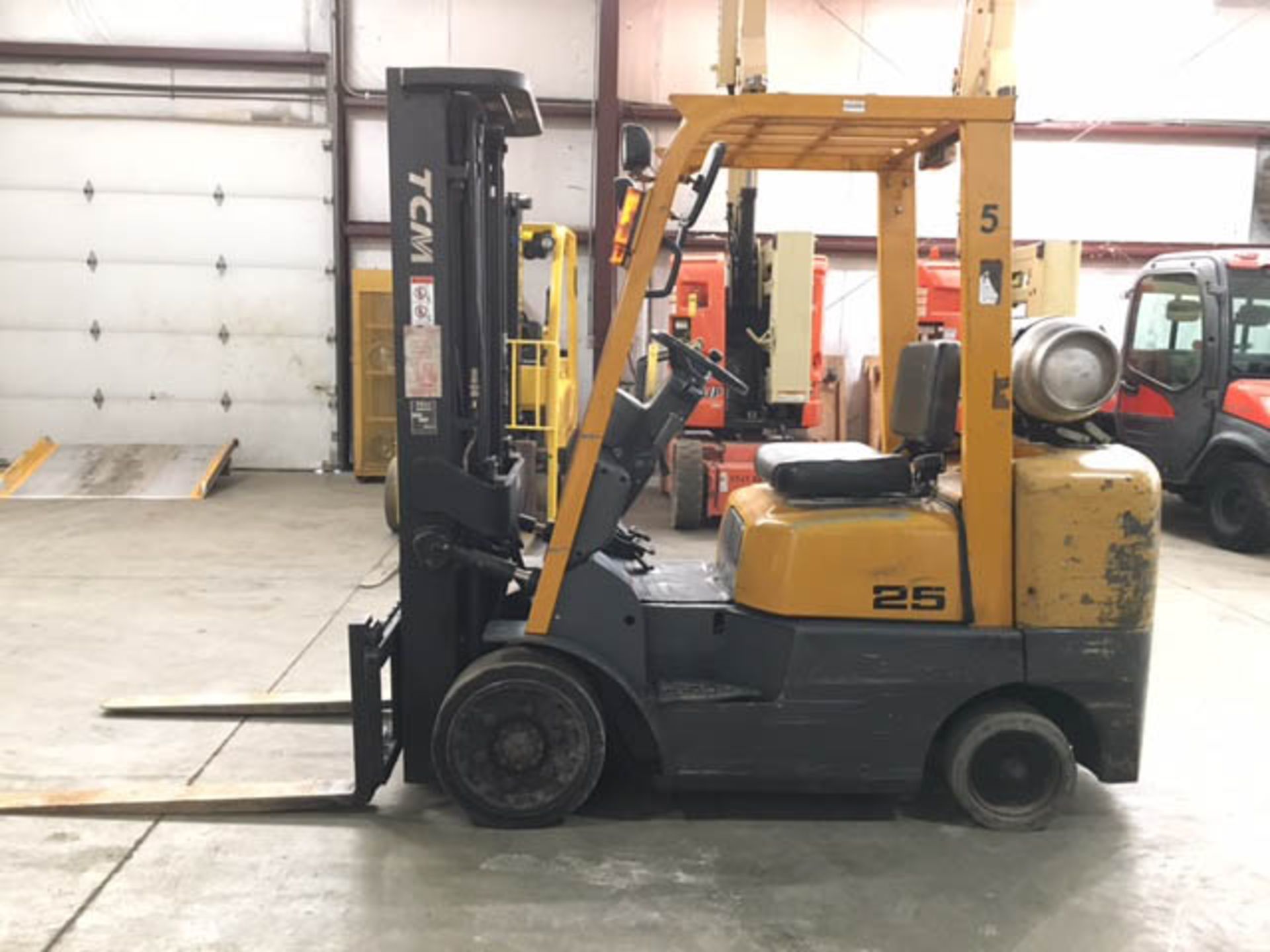 2005 TCM 5;000-LB.; MOD: FCG25; SN: A47M00625; LPG; SOLID TIRES; 3-STAGE MAST; 189" LIFT, 8,224 Hrs