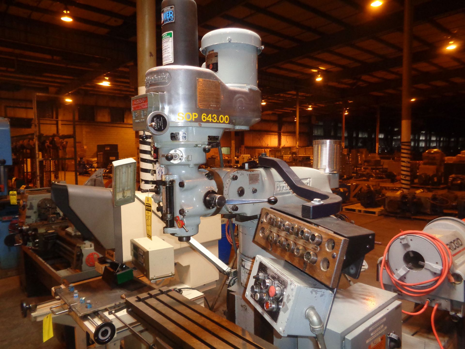 BRIDGEPORT 2HP SERIES 1 VERTICAL MILLING MACHINE W/ POWER FEEDS: 42'' BED - Image 2 of 3