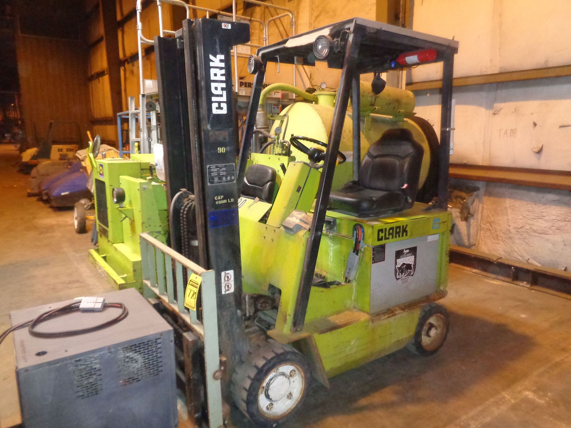 CLARK ECS 20 TYPE E 4000-LB ELECTRIC FORKLIFT W/ SIDE SHIFT & BATTERY CHARGER