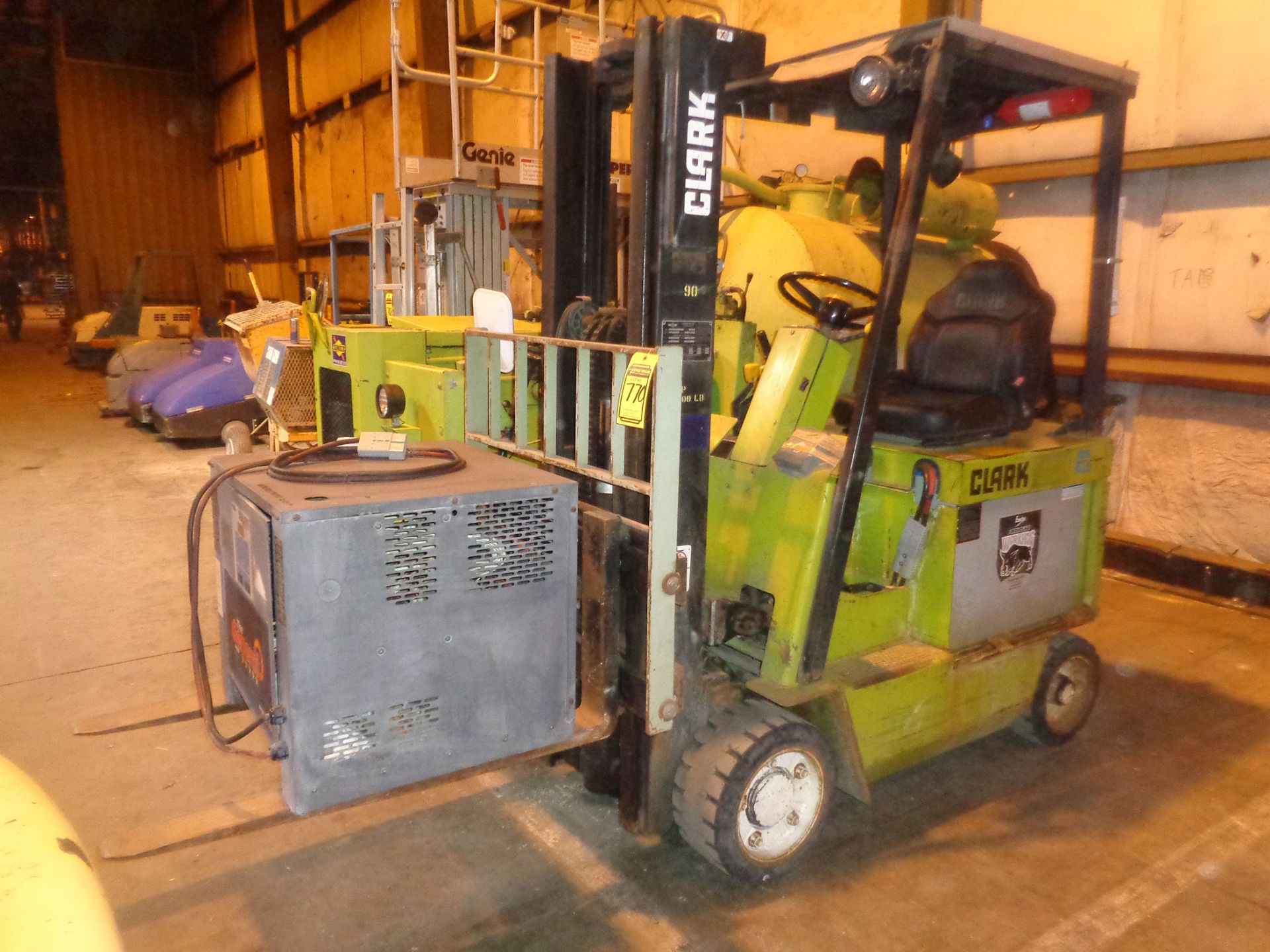 CLARK ECS 20 TYPE E 4000-LB ELECTRIC FORKLIFT W/ SIDE SHIFT & BATTERY CHARGER - Image 2 of 4