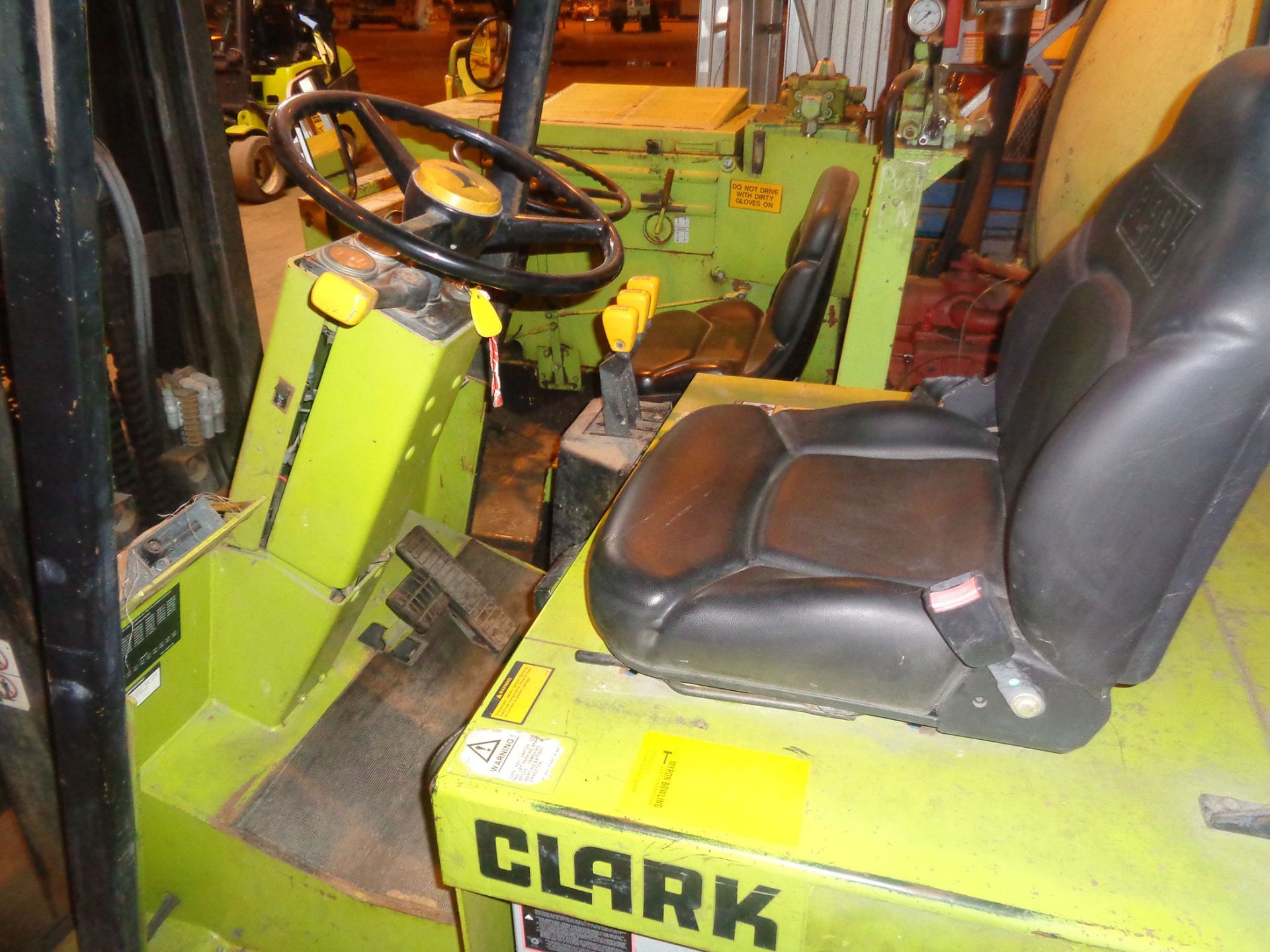 CLARK ECS 20 TYPE E 4000-LB ELECTRIC FORKLIFT W/ SIDE SHIFT & BATTERY CHARGER - Image 4 of 4