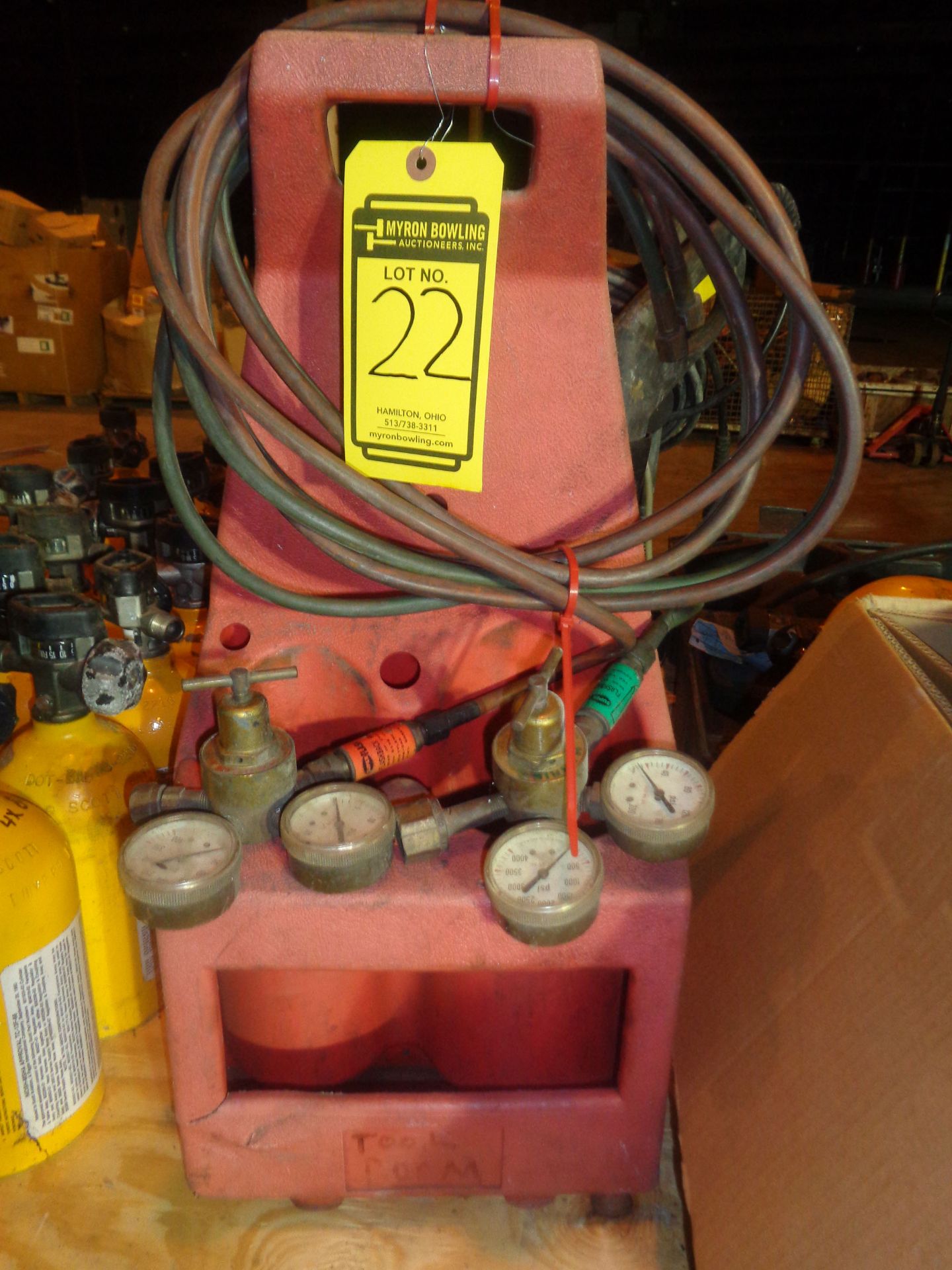 OXYGEN ACETYLENE PLASTIC PORTABLE TOTE W/ REGULATOR