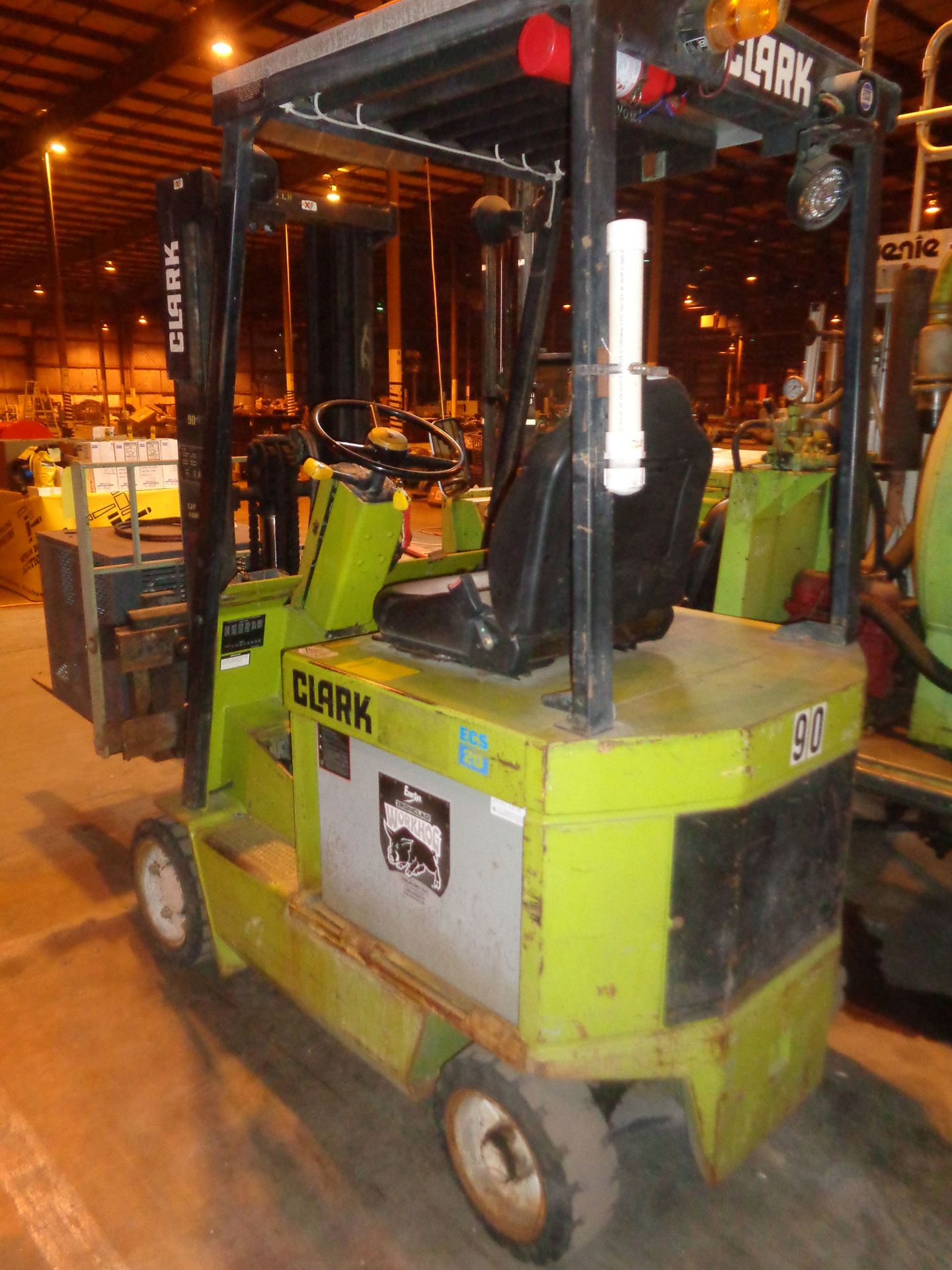 CLARK ECS 20 TYPE E 4000-LB ELECTRIC FORKLIFT W/ SIDE SHIFT & BATTERY CHARGER - Image 3 of 4