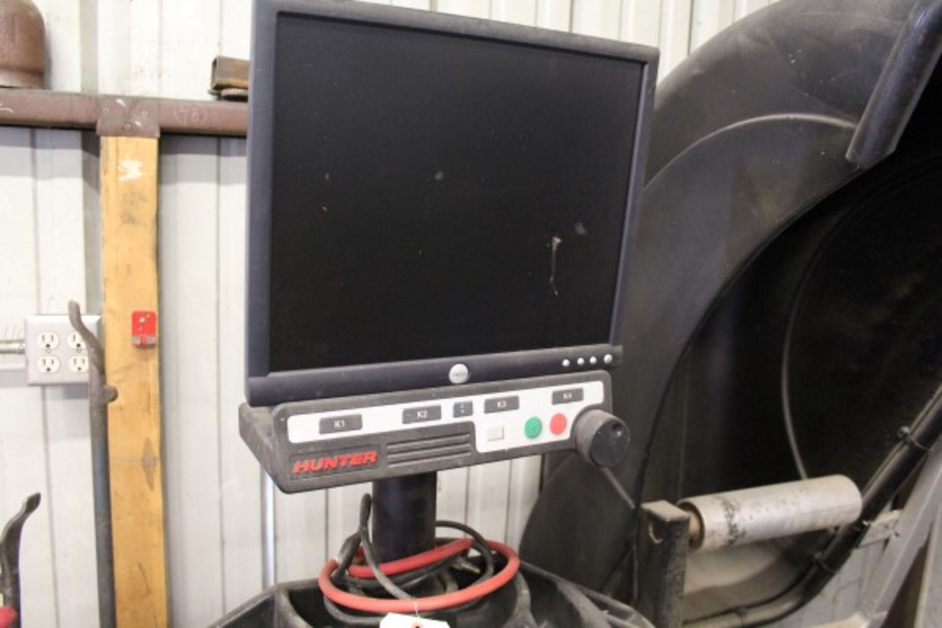 Hunter Digital Tire Balancing Machine, M# GSP9622Q-230V/1PH, Part# 72-419-1, S/N JR9076, W/ Wheel - Image 3 of 7