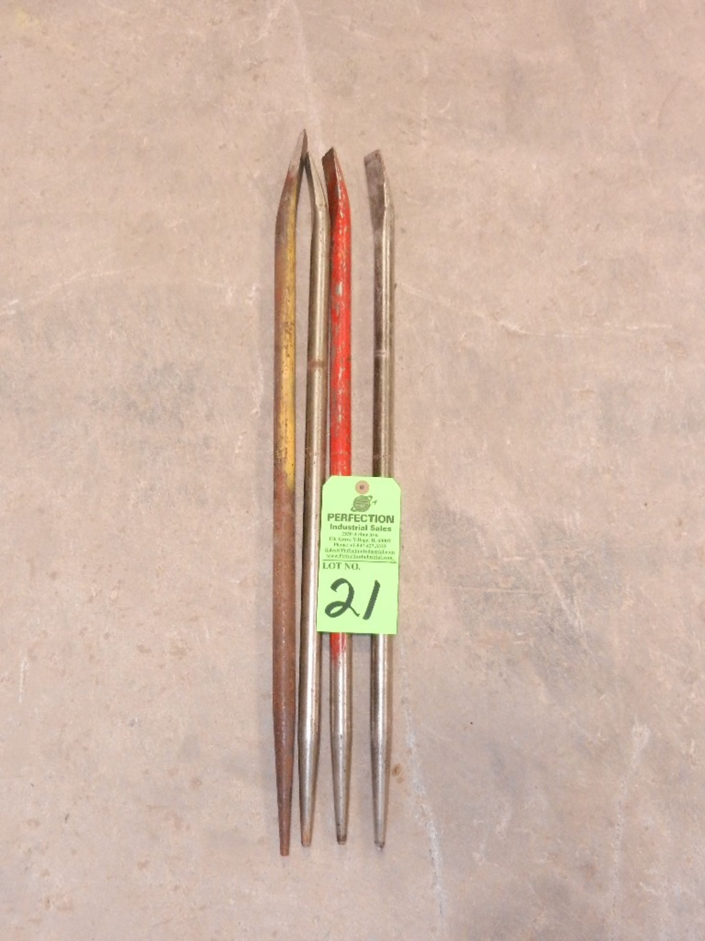 Lot: (4) 29" Alignment Pry Bars