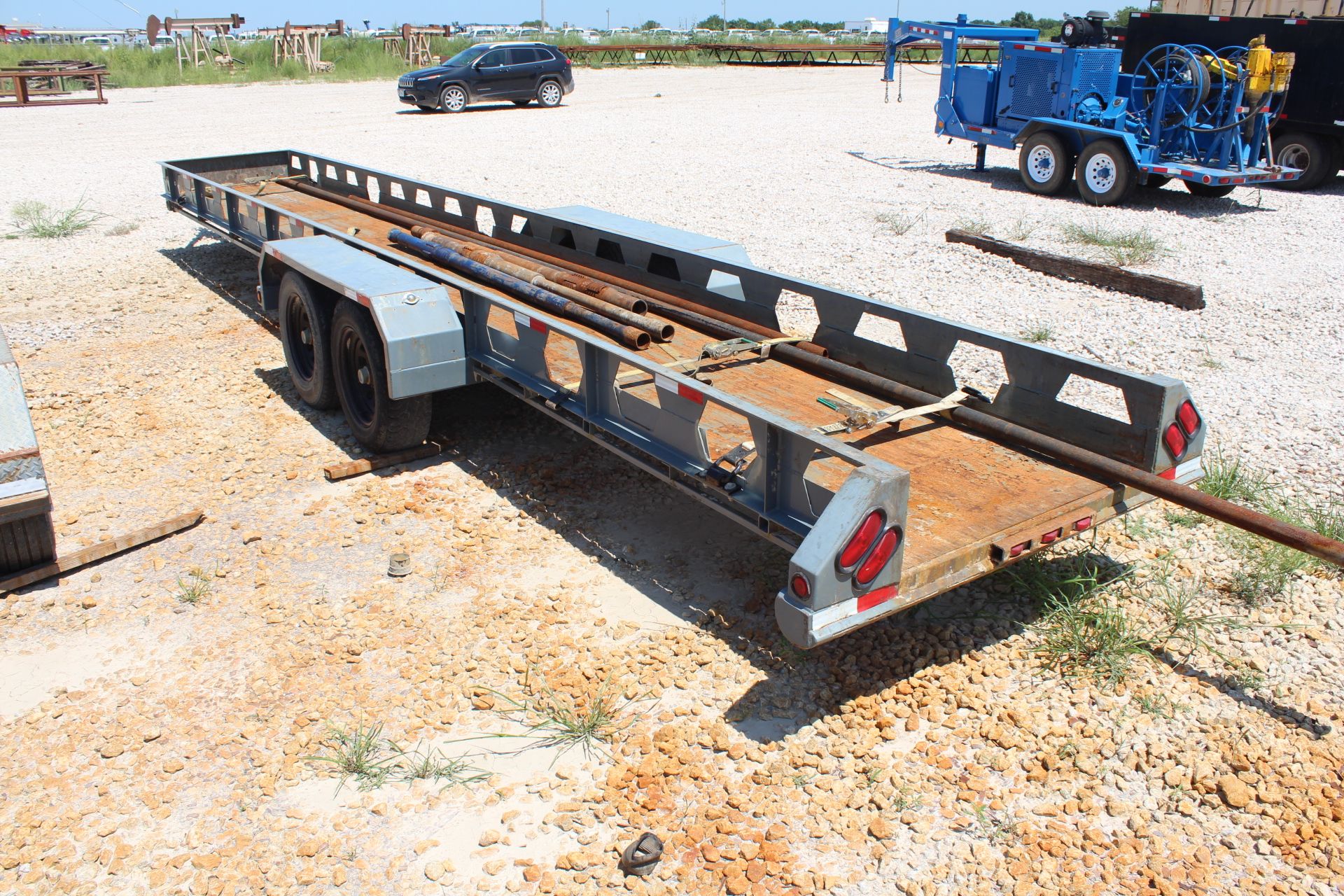 Young's Welding 30' Tandem Axle Bumper Pull Pipe Trailer, VIN: 5EPU03020B1604960, (2011), 45" Wide - Image 4 of 4