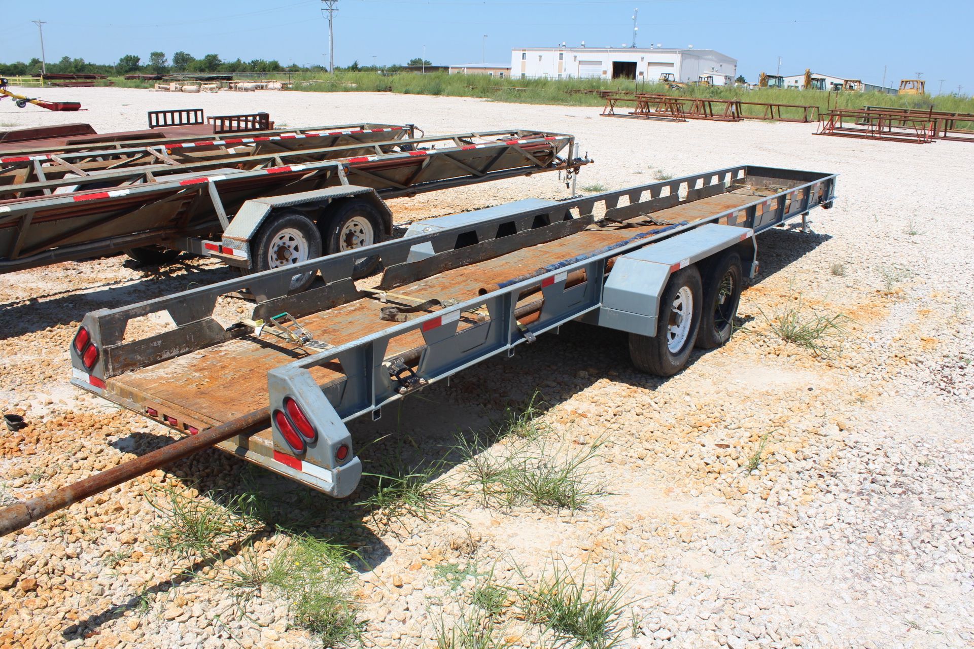 Young's Welding 30' Tandem Axle Bumper Pull Pipe Trailer, VIN: 5EPU03020B1604960, (2011), 45" Wide - Image 3 of 4