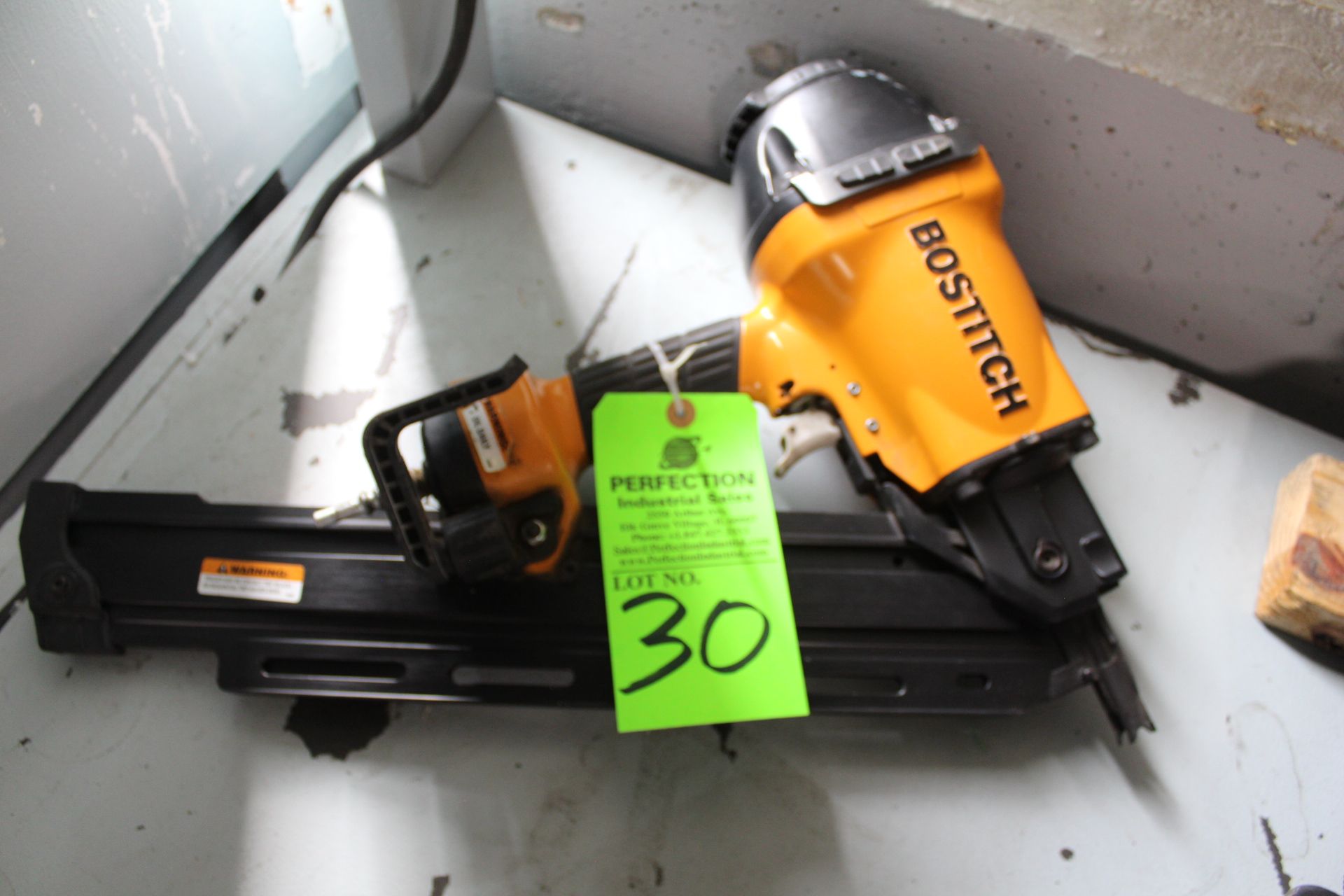 Bostitch F28WW Pneumatic Powered Framing Nailer