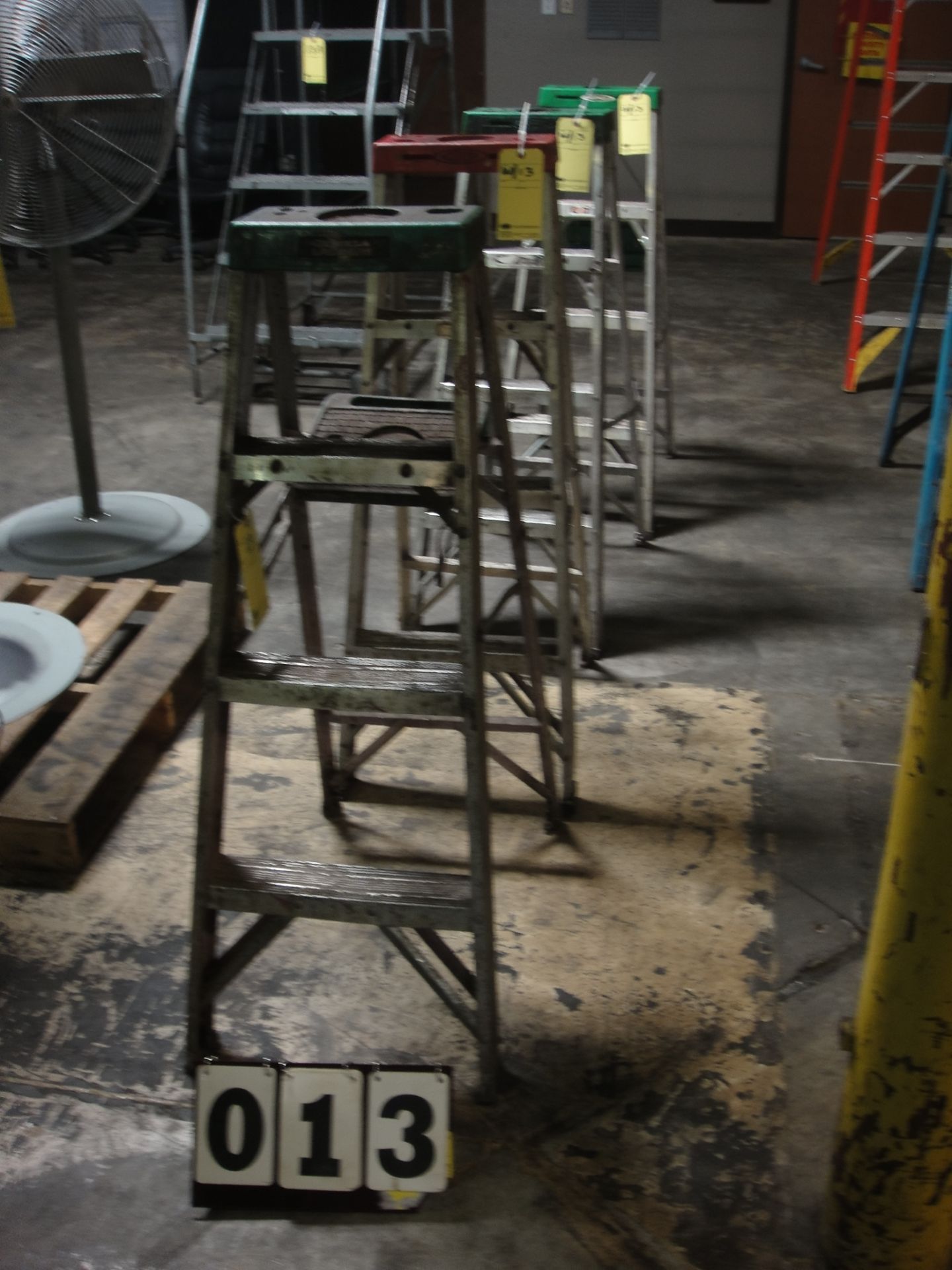 LOT OF ALUMINUM STEPLADDERS (4)