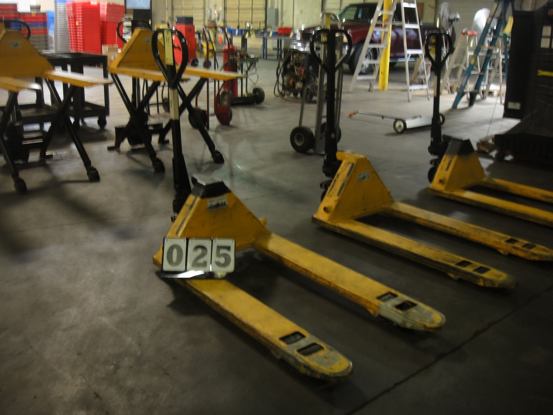 PALLET JACK, U-LINE 5,000 LB. CAP. MDL. H1043