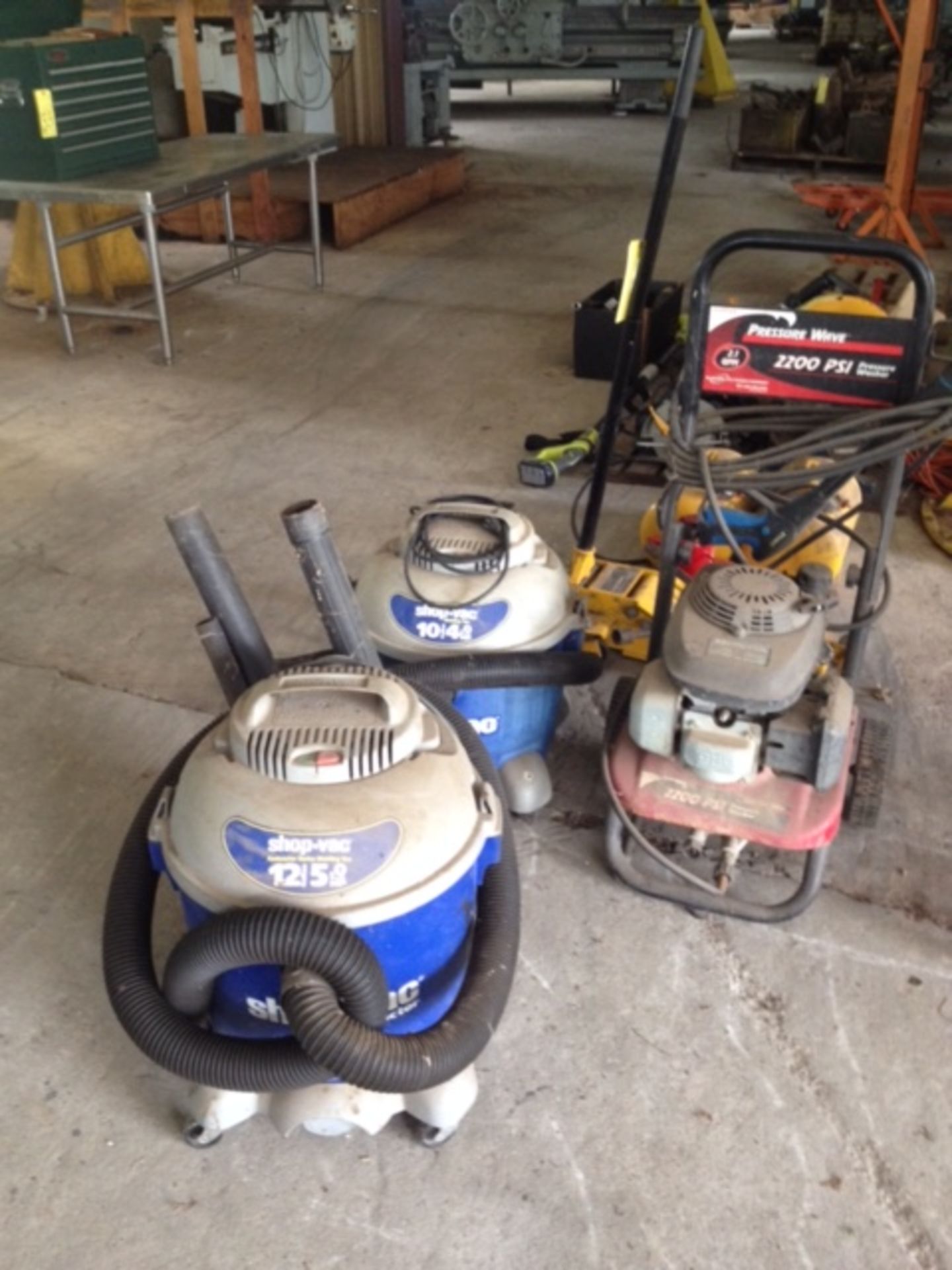 LOT CONSISTING OF: shop vacuums & Honda 4.5 2,200 PSI pressure washer