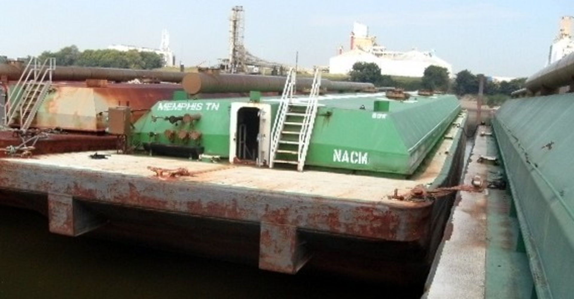 BARGE #NACM98110, (1) USED INDEPENDENT RIVER/SEA GOING TANK BARGE: approximate barge dimensions 200' - Image 3 of 9