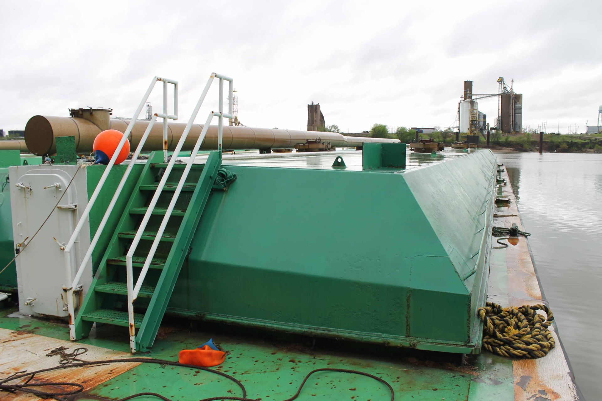 BARGE #NACM98107, (1) USED INDEPENDENT RIVER/SEA GOING TANK BARGE: approximate barge dimensions 200' - Image 3 of 10