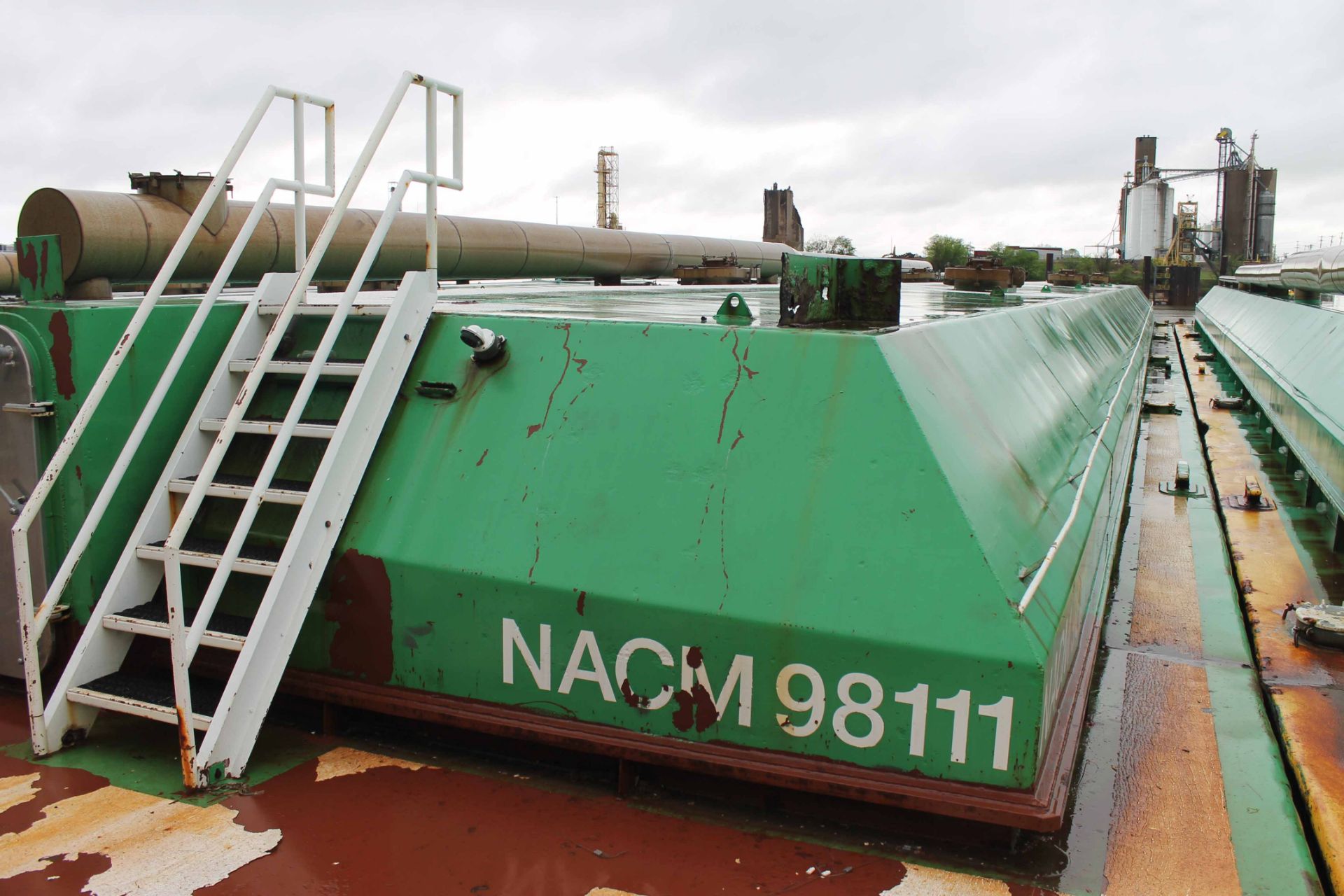 BARGE #NACM98111, (1) USED INDEPENDENT RIVER/SEA GOING TANK BARGE: approximate barge dimensions 200' - Image 3 of 10