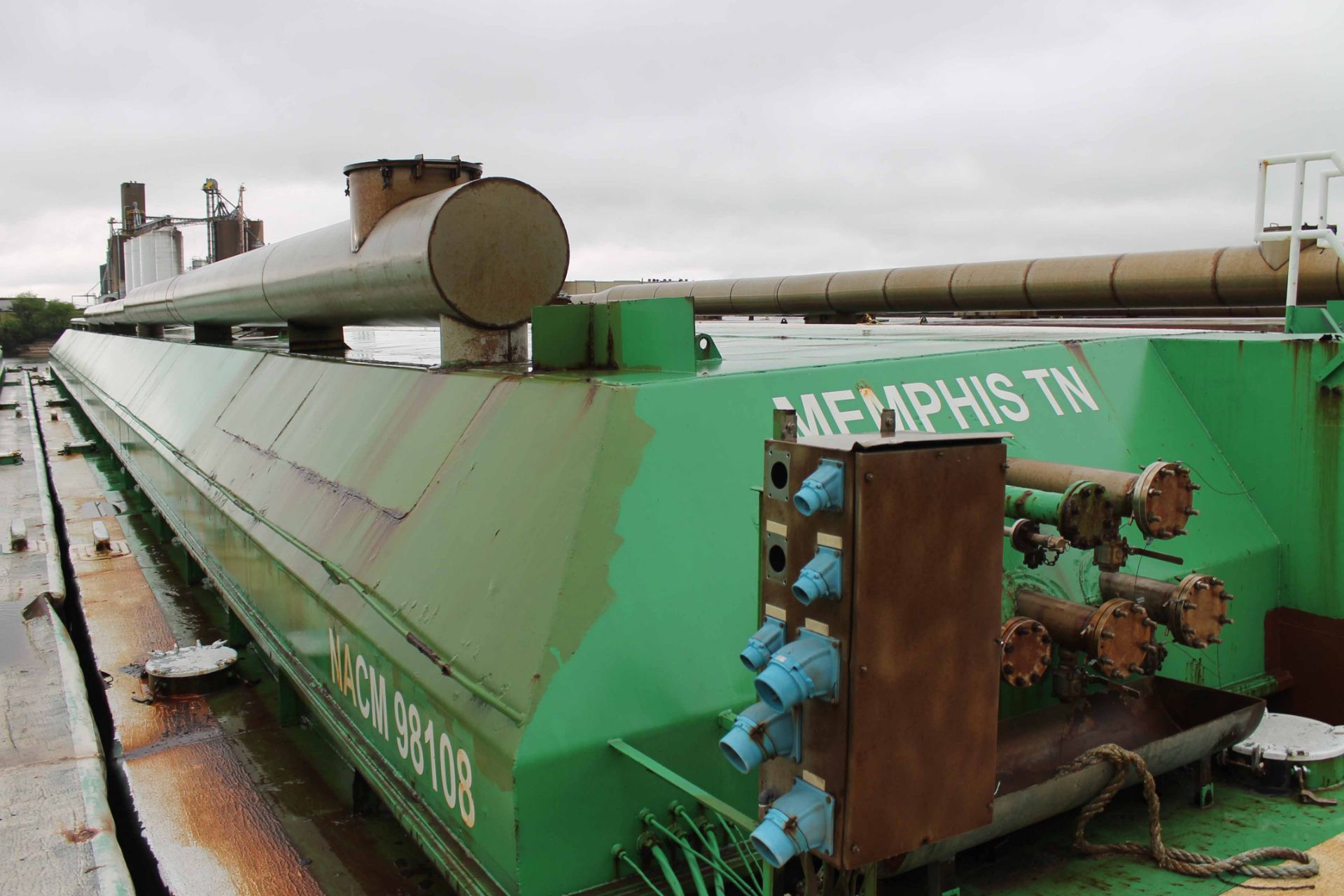 BARGE #NACM98108, (1) USED INDEPENDENT RIVER/SEA GOING TANK BARGE: approximate barge dimensions 200' - Image 2 of 10