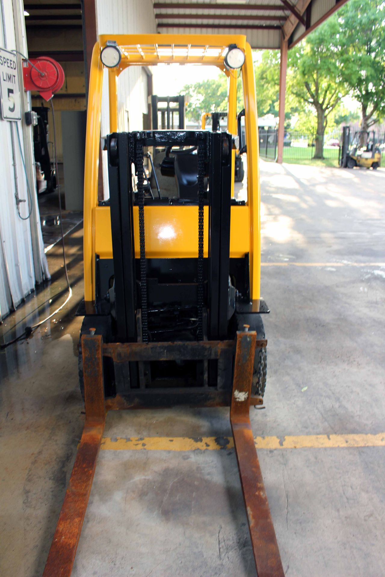 FORKLIFT, HYSTER 4,000 LB. CAP. MDL. H40FT, new 2006, LPG, 62" standard mast, 90" lift ht., pneu. - Image 2 of 4