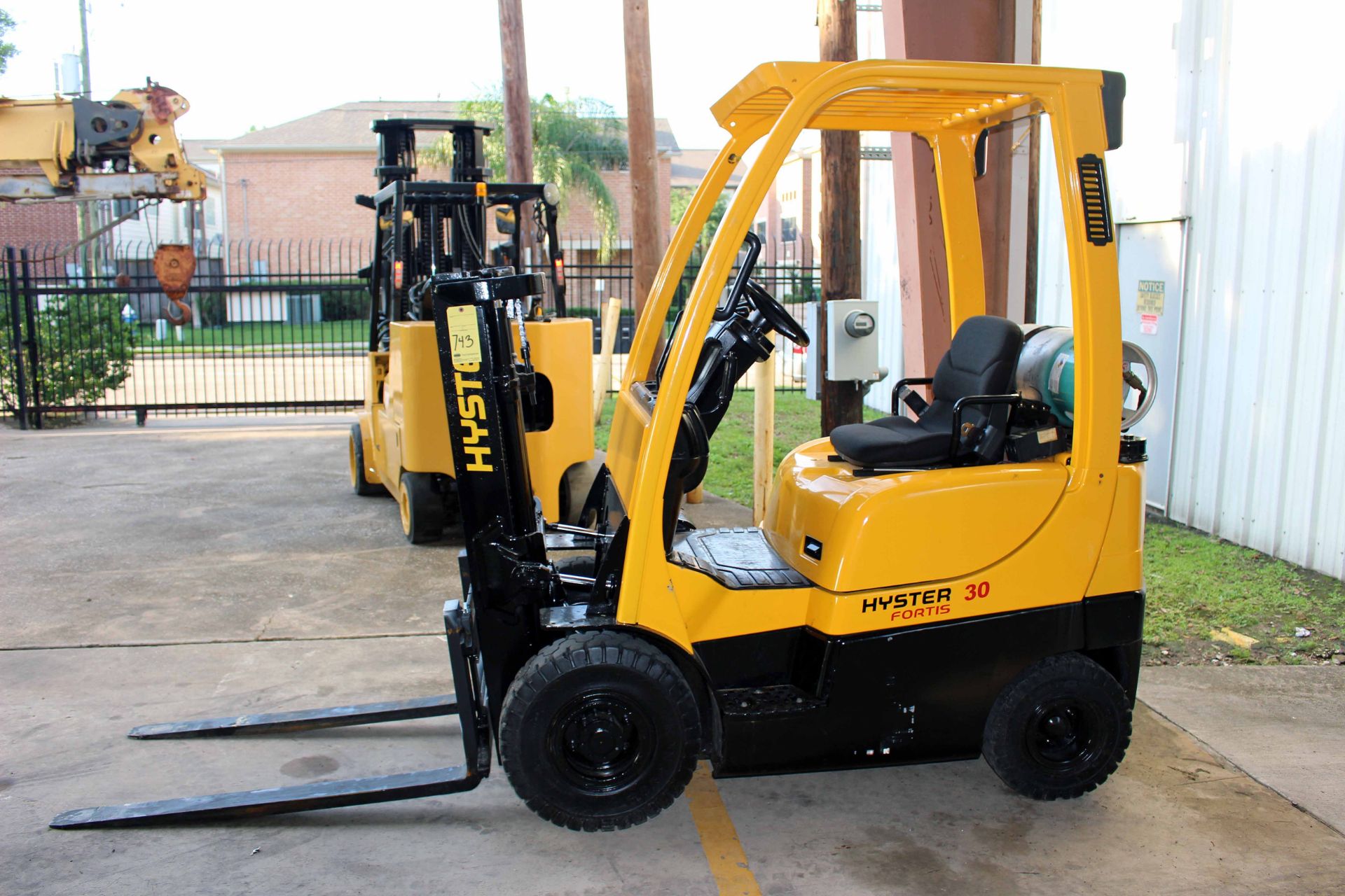 FORKLIFT, HYSTER 3,000 LB. CAP. MDL. H30FT, new 2006, LPG, standard mast, 90" lift ht., pneu. tires,