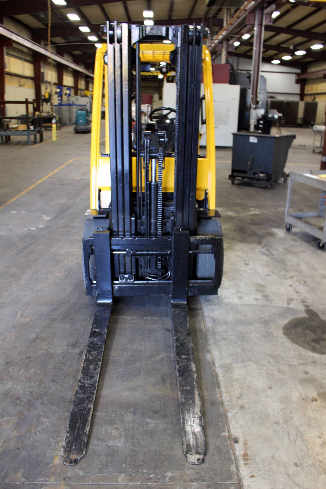 FORKLIFT, HYSTER 7,000 LB. CAP. MDL. H70FT, new 2010, gas, 88" triple stage mast, 181" lift ht., - Image 2 of 5