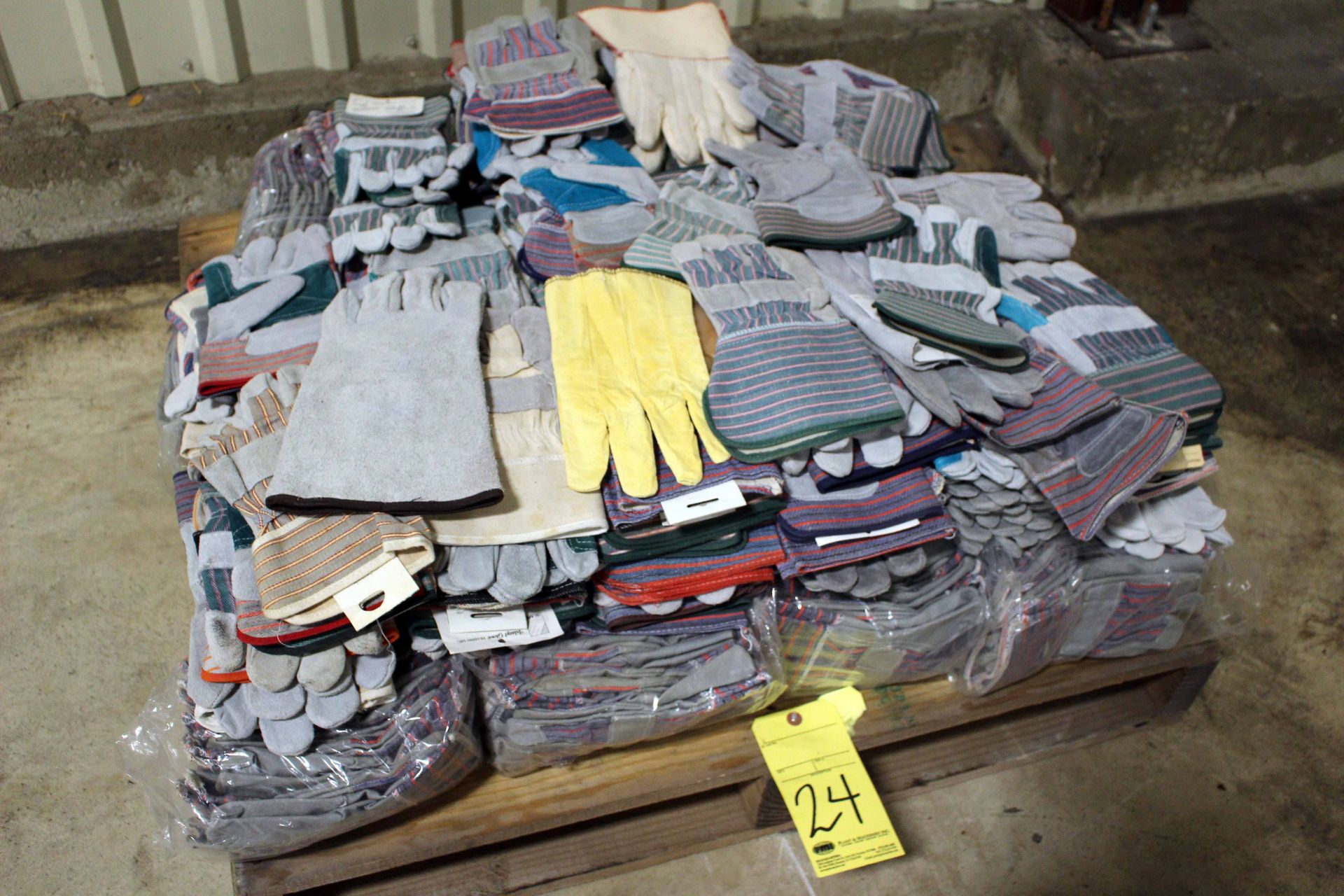 LOT OF WORK GLOVES (approx. 450 pairs)