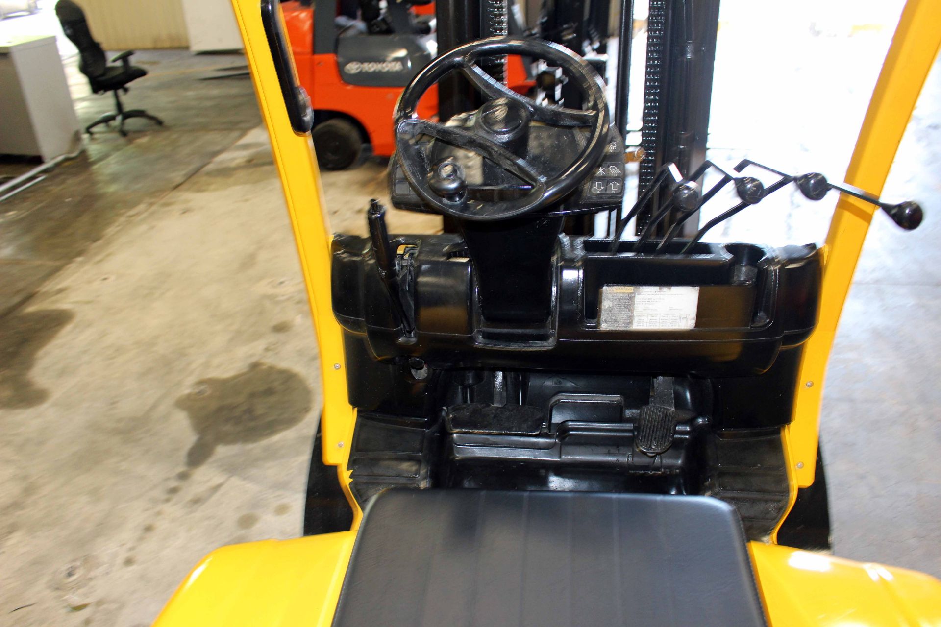 FORKLIFT, HYSTER 7,000 LB. CAP. MDL. H70FT, new 2010, gas, 88" triple stage mast, 181" lift ht., - Image 4 of 5