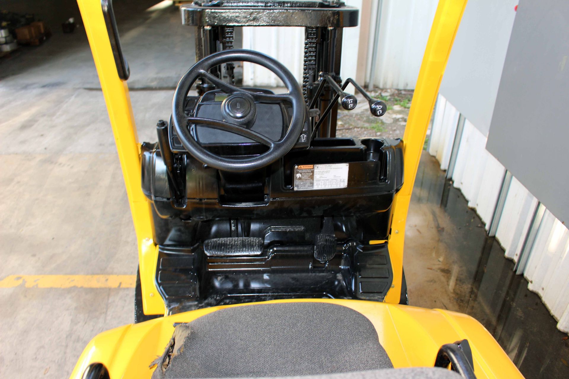 FORKLIFT, HYSTER 4,000 LB. CAP. MDL. H40FT, new 2006, LPG, 62" standard mast, 90" lift ht., pneu. - Image 3 of 4