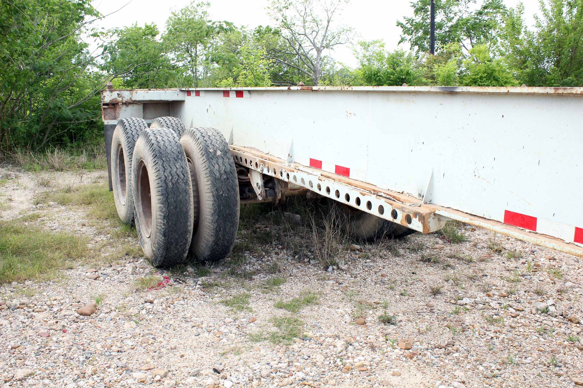 CHASSIS TRAILER, CUSTOM 40', sliding tandem axle, TX Lic. No. 060B-518 VIN 684737TC (Unit 3010) - Image 3 of 4