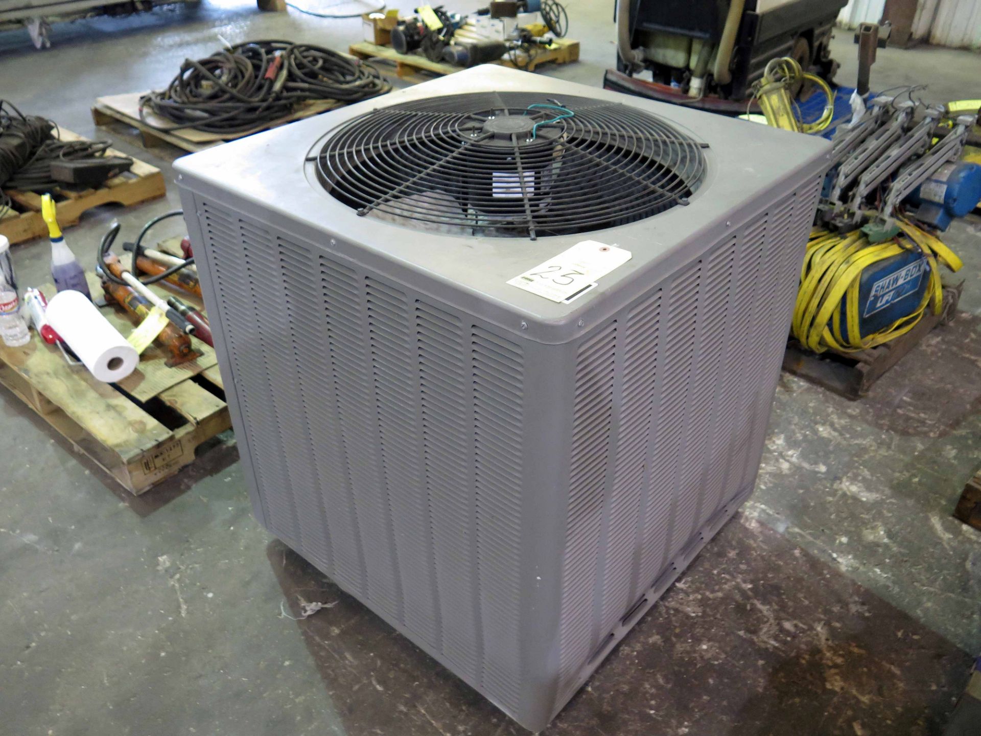 COMBINATION AC/HEAT PUMP, WEATHER KING MDL. 13AJA60A01