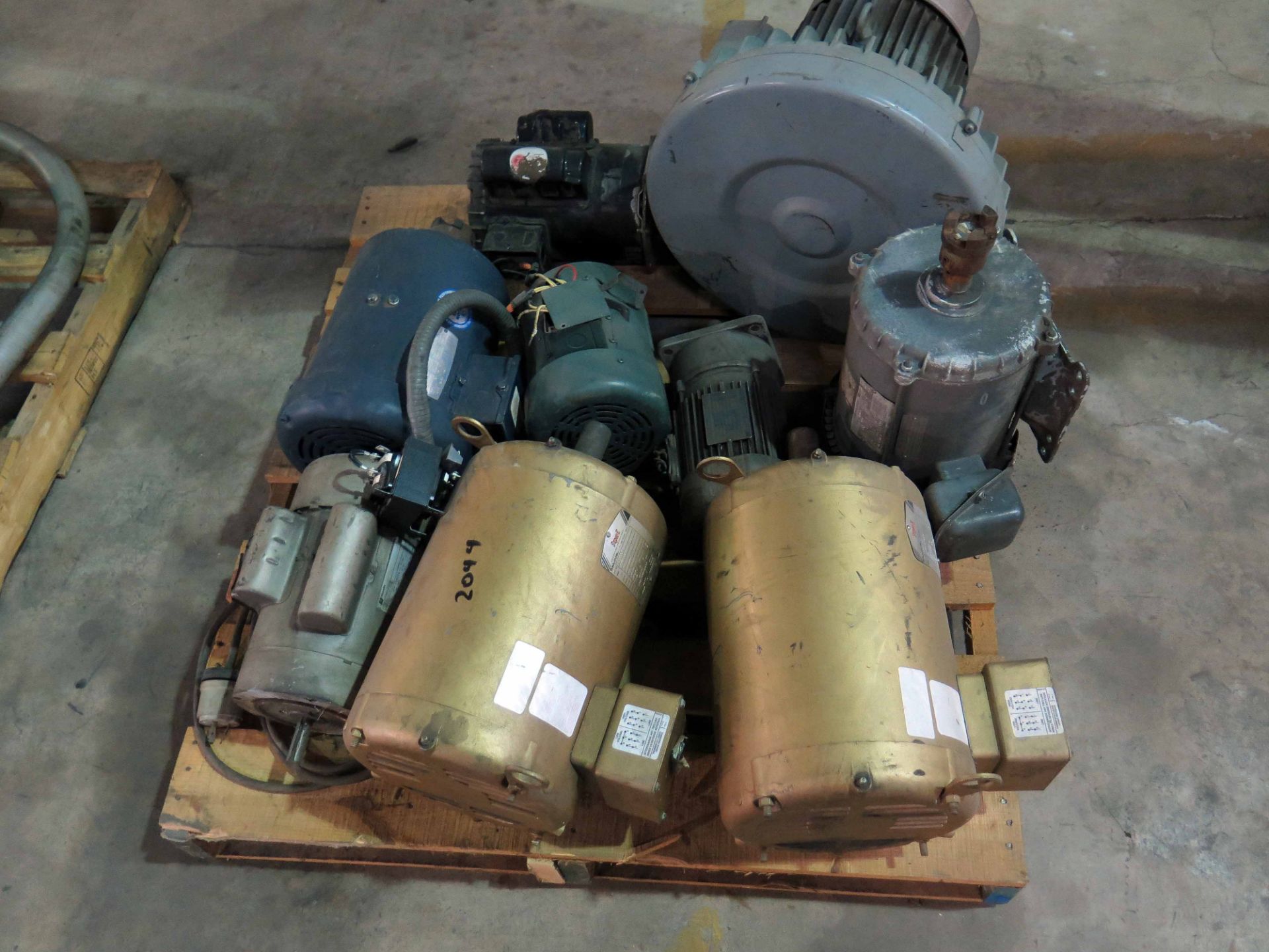 LOT OF BLOWERS & MOTORS