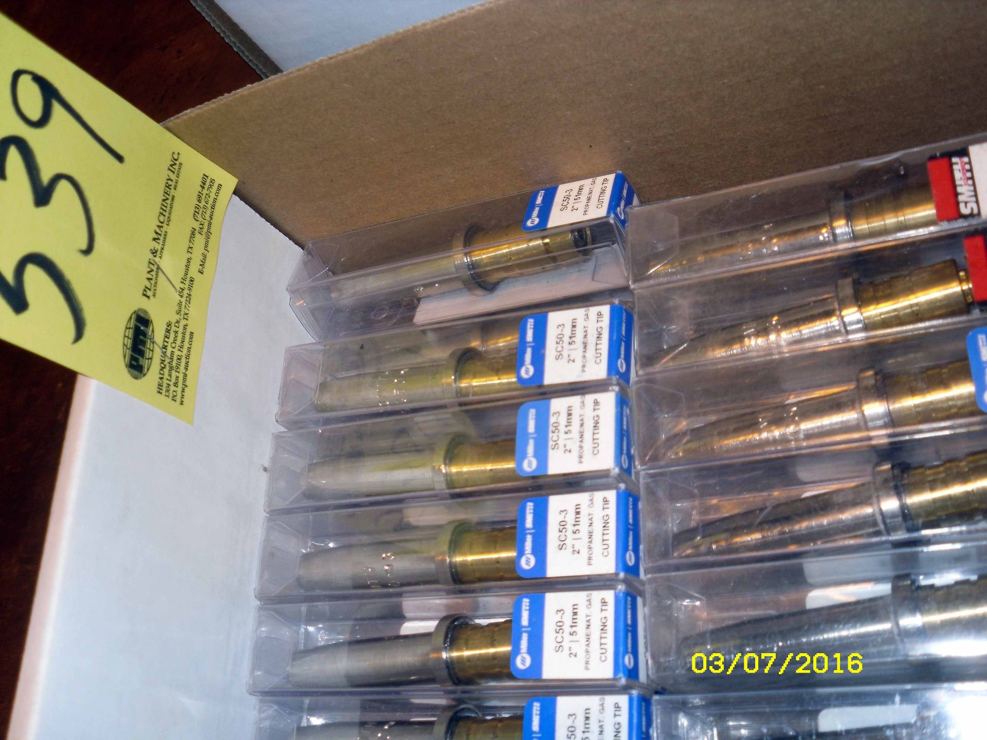LOT OF LARGE 2-PIECE PROPANE & NATURAL GAS CUTTING TIPS (approx. 30 - in one box)