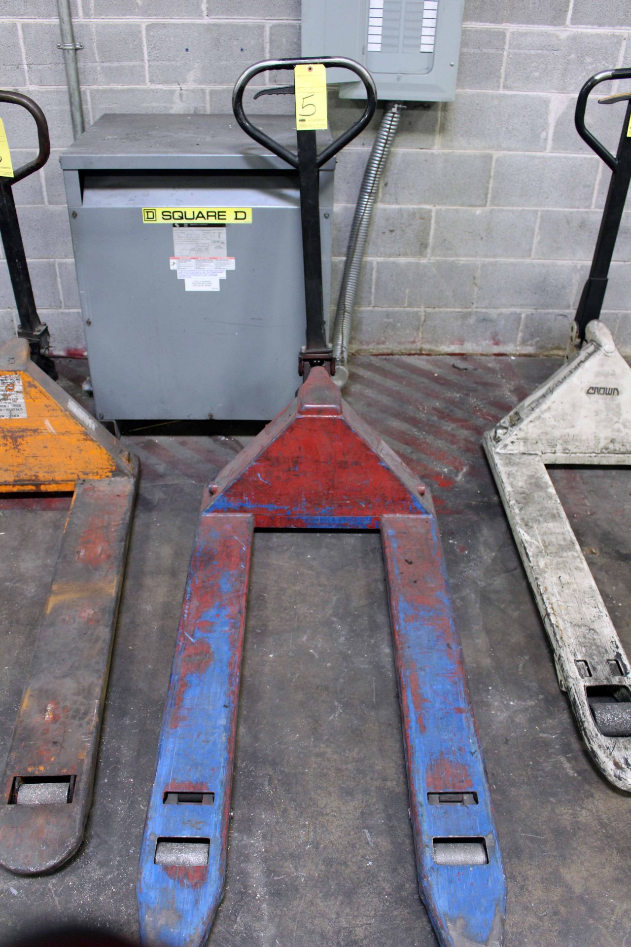 PALLET JACK, 5,000 LB. CAP.