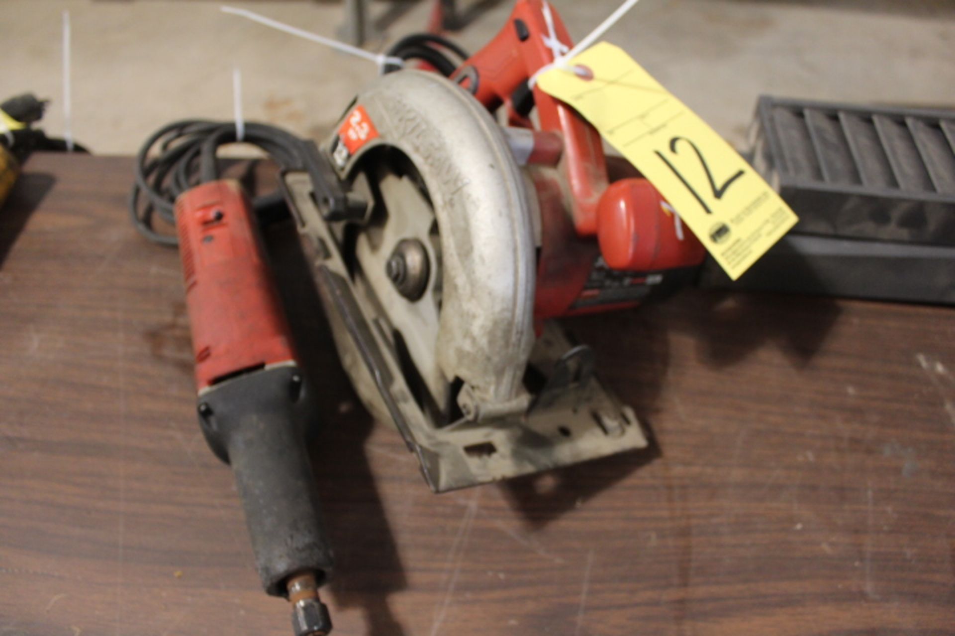 LOT CONSISTING OF: Skilsaw & Milwaukee grinder