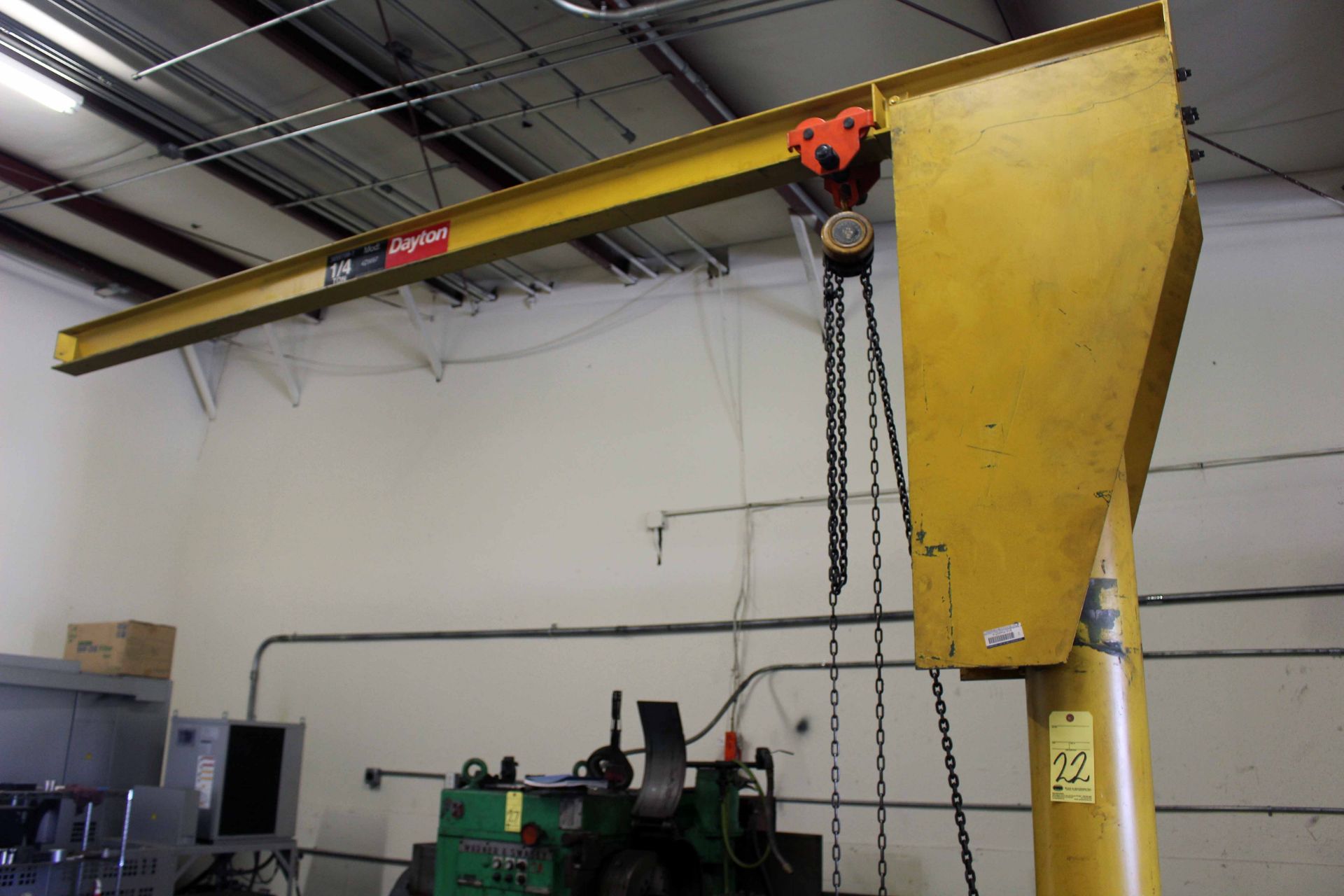 PEDESTAL JIB CRANE, DAYTON 1/4 T. CAP., Dayton chain hoist