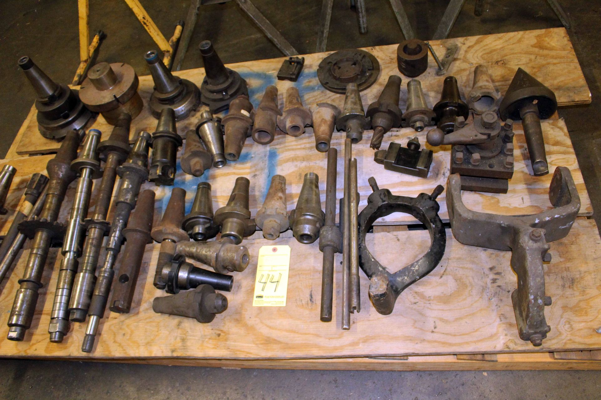 LOT OF TOOLING (on one pallet)