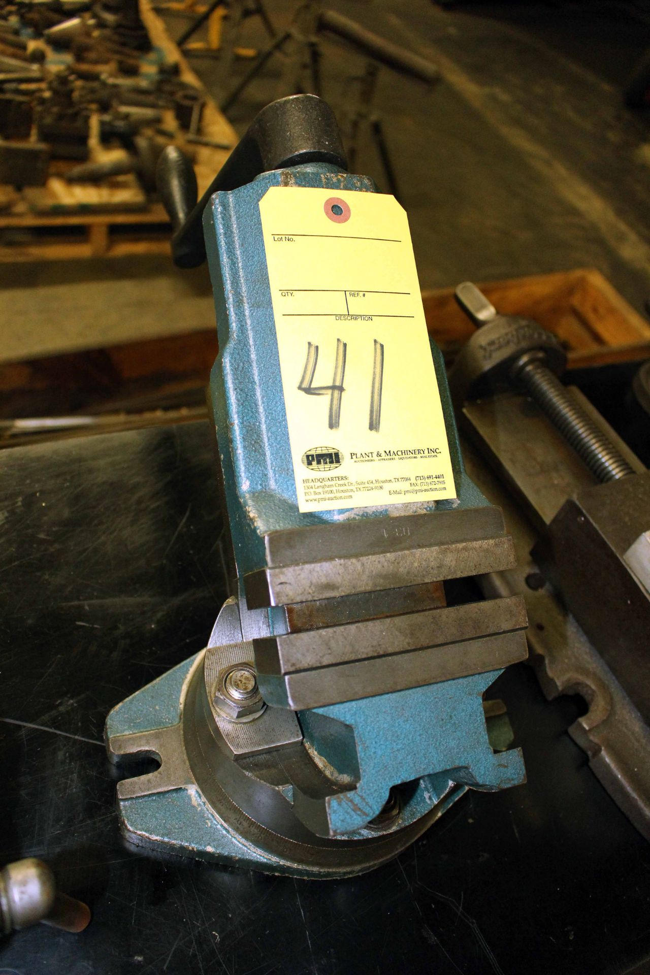 UNIVERSAL TILTING VISE