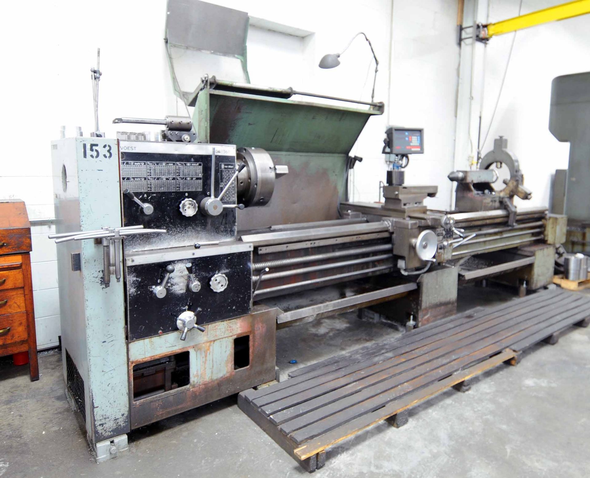 GAP BED ENGINE LATHE, VOEST ALPINE 28" X 120" MDL. DA360, 34" sw. in gap, 3.25" spdl. hole, spds: - Image 2 of 4